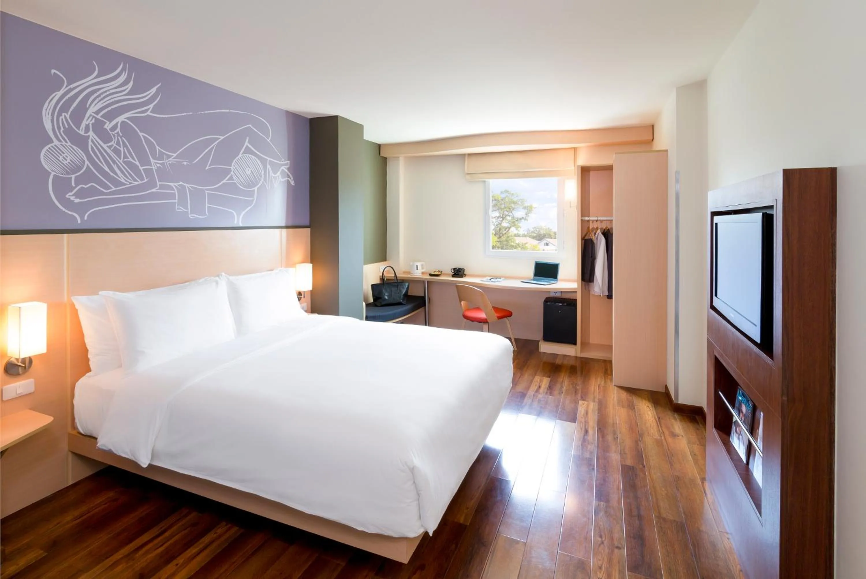 Bed in ibis Vientiane Nam Phu