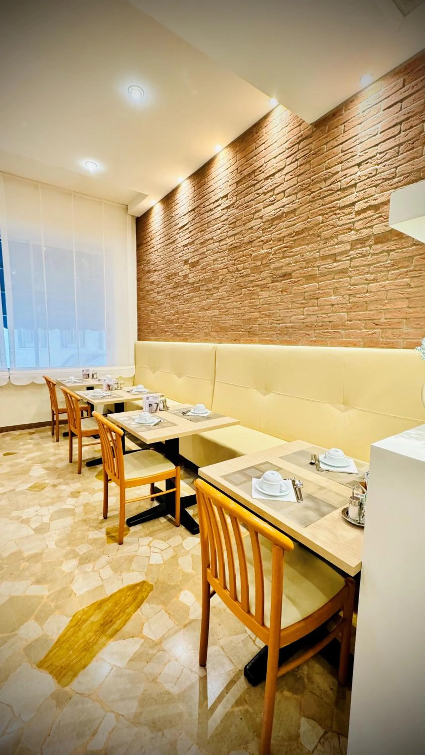 Breakfast in Hotel Touring