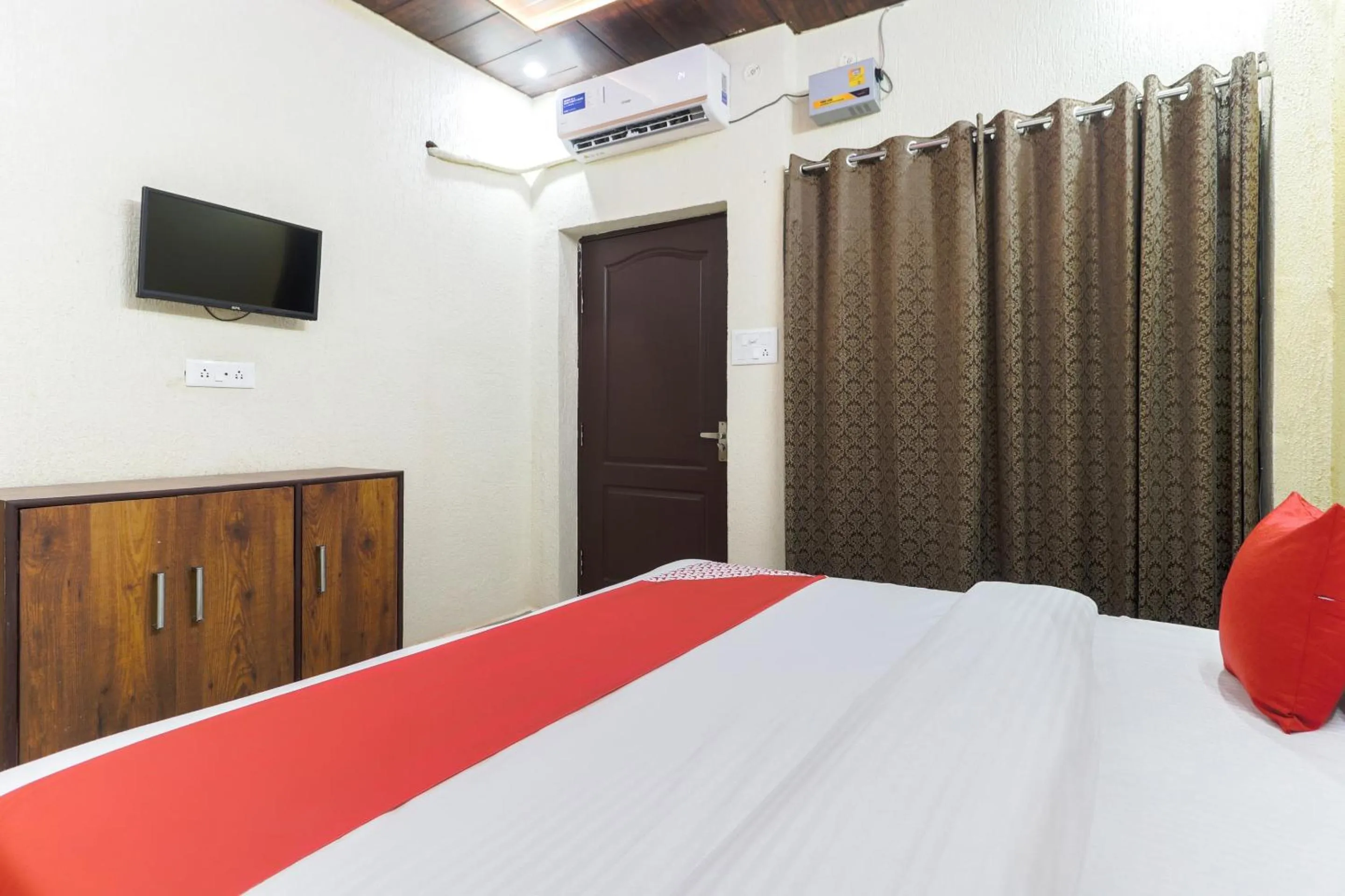 Lobby or reception, Bed in Hotel O Dev Raj