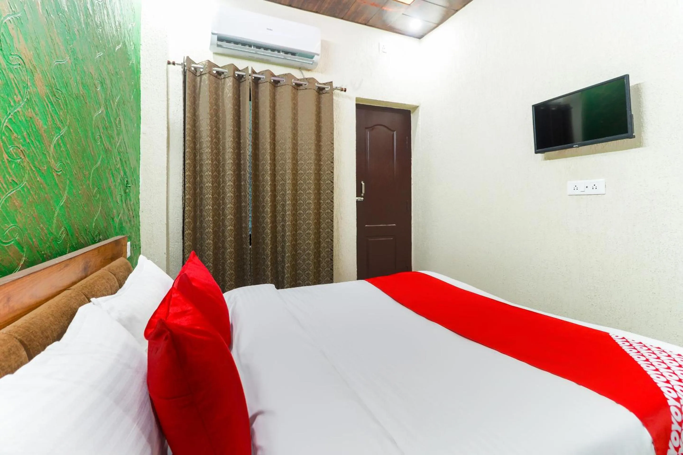 Bathroom, Bed in Hotel O Dev Raj