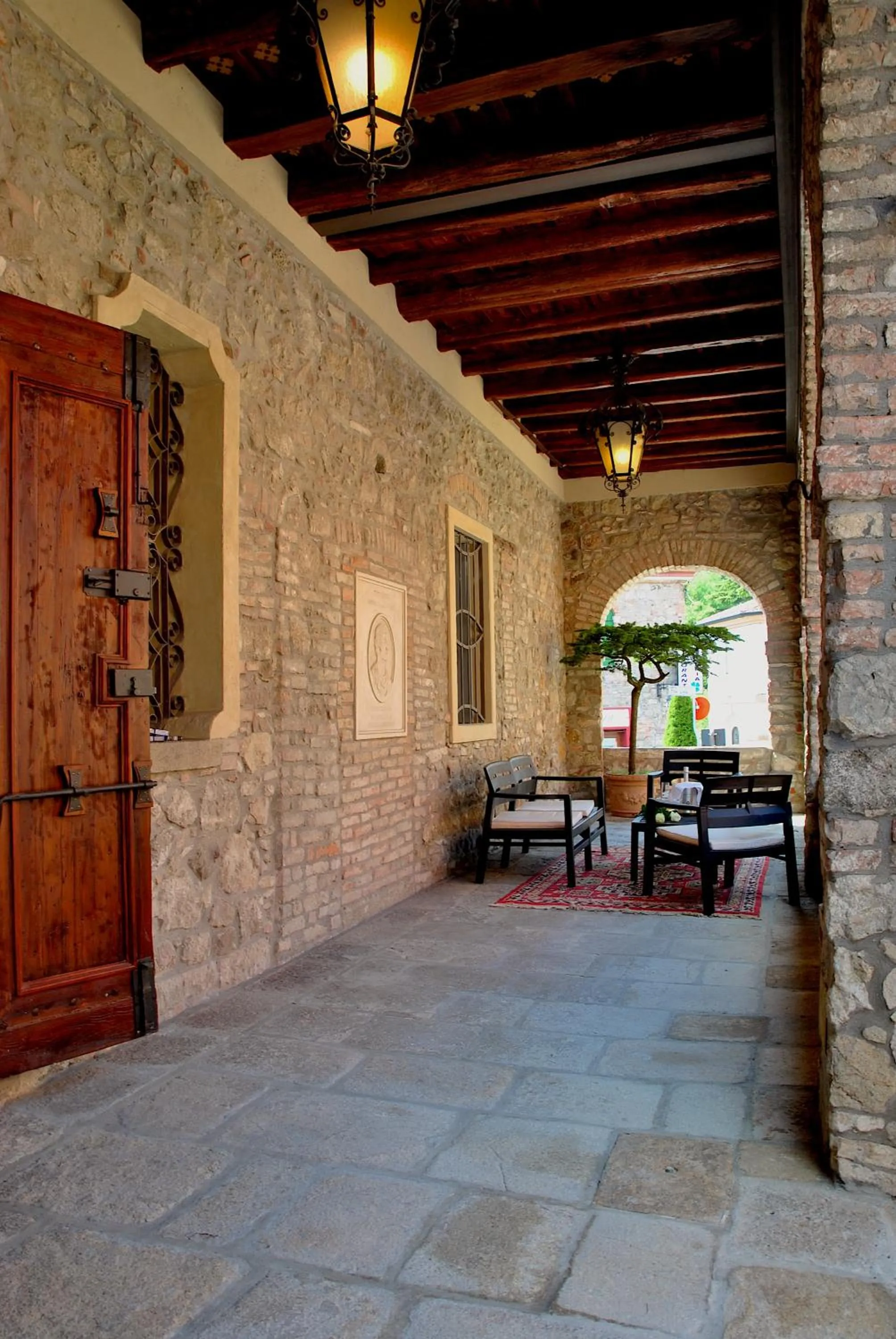 Property building in Villa De' Giacomi