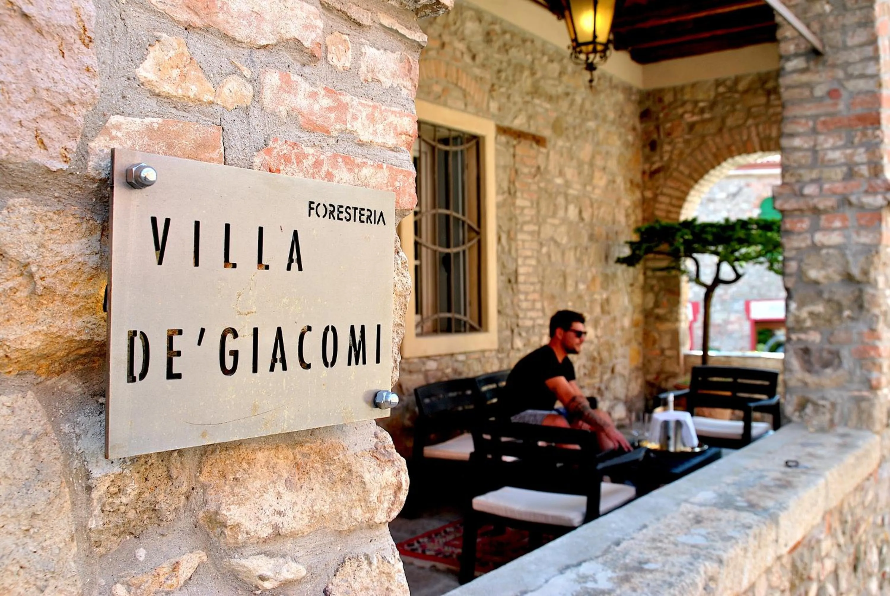 Property logo or sign in Villa De' Giacomi