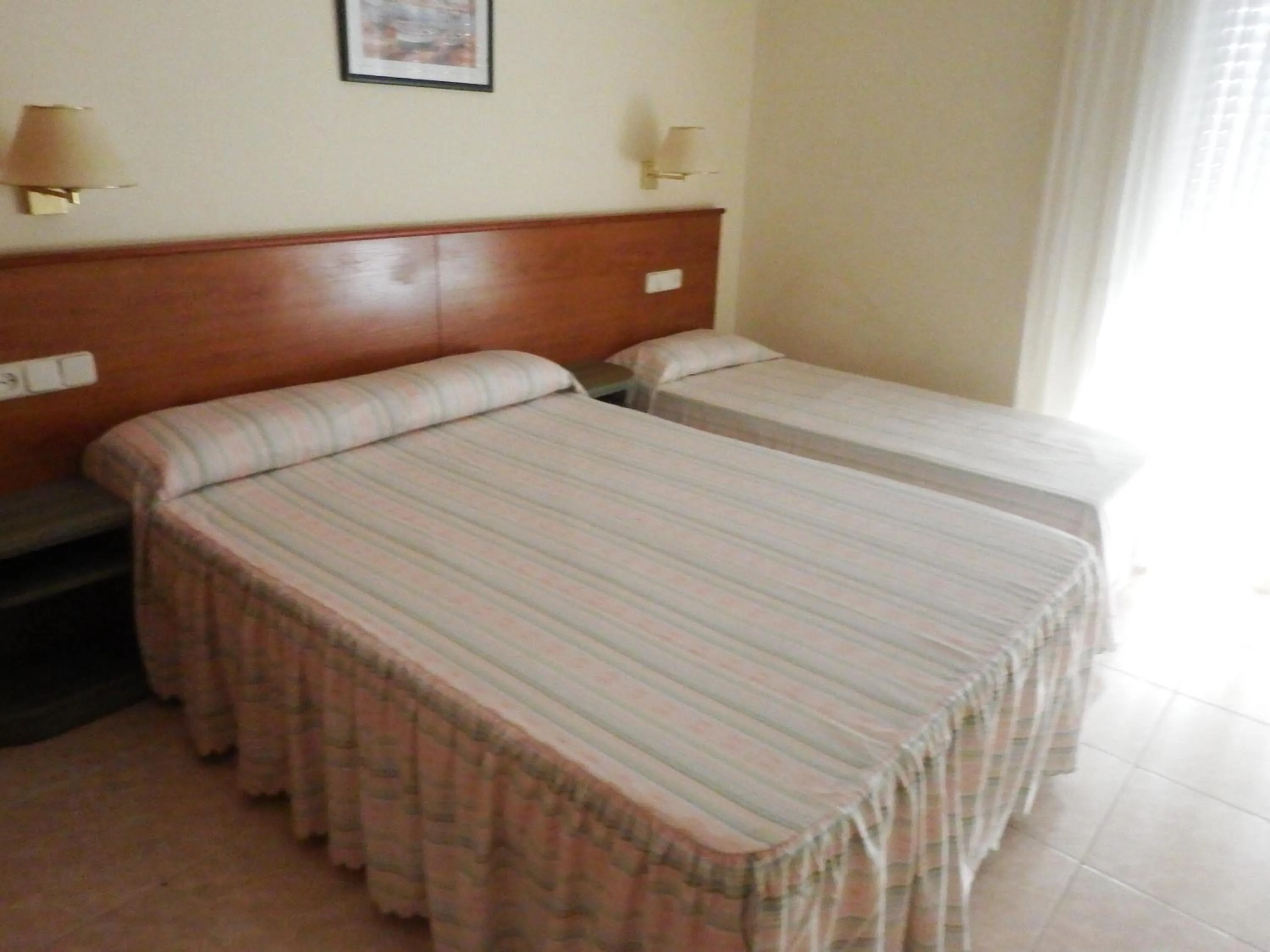 Bedroom, Bed in Fonda Finet