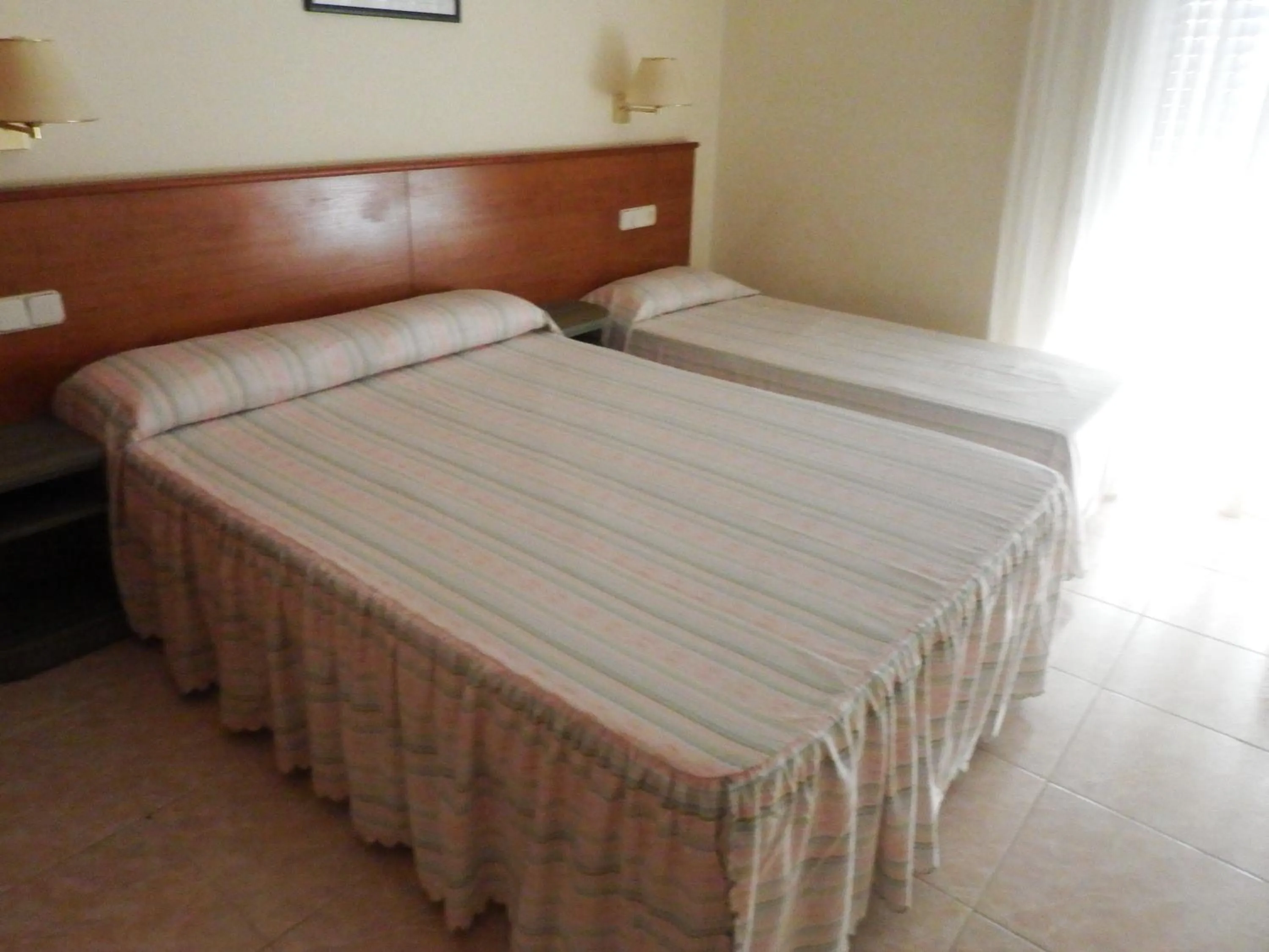 Bedroom, Bed in Fonda Finet