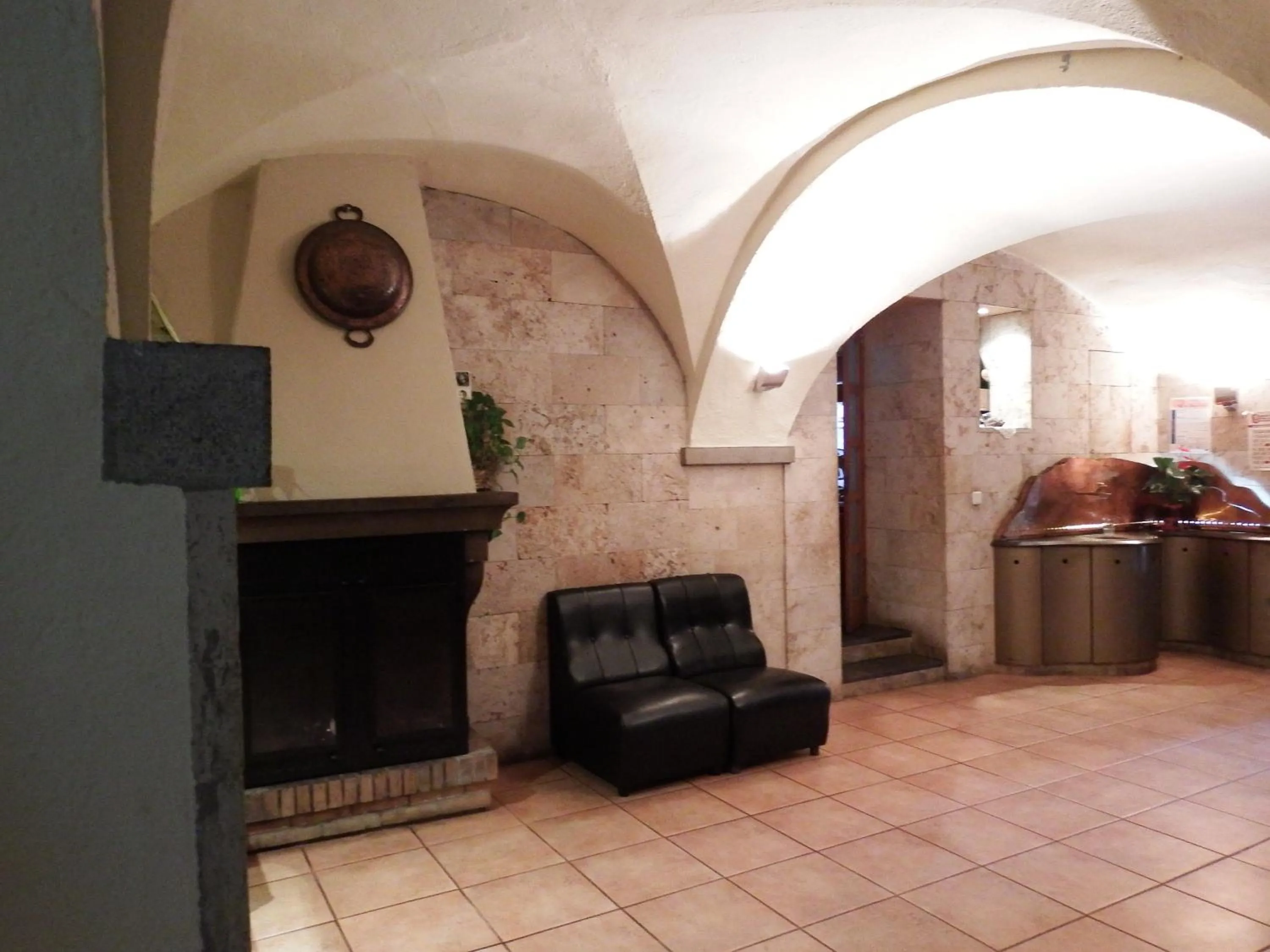 Restaurant/places to eat in Fonda Finet