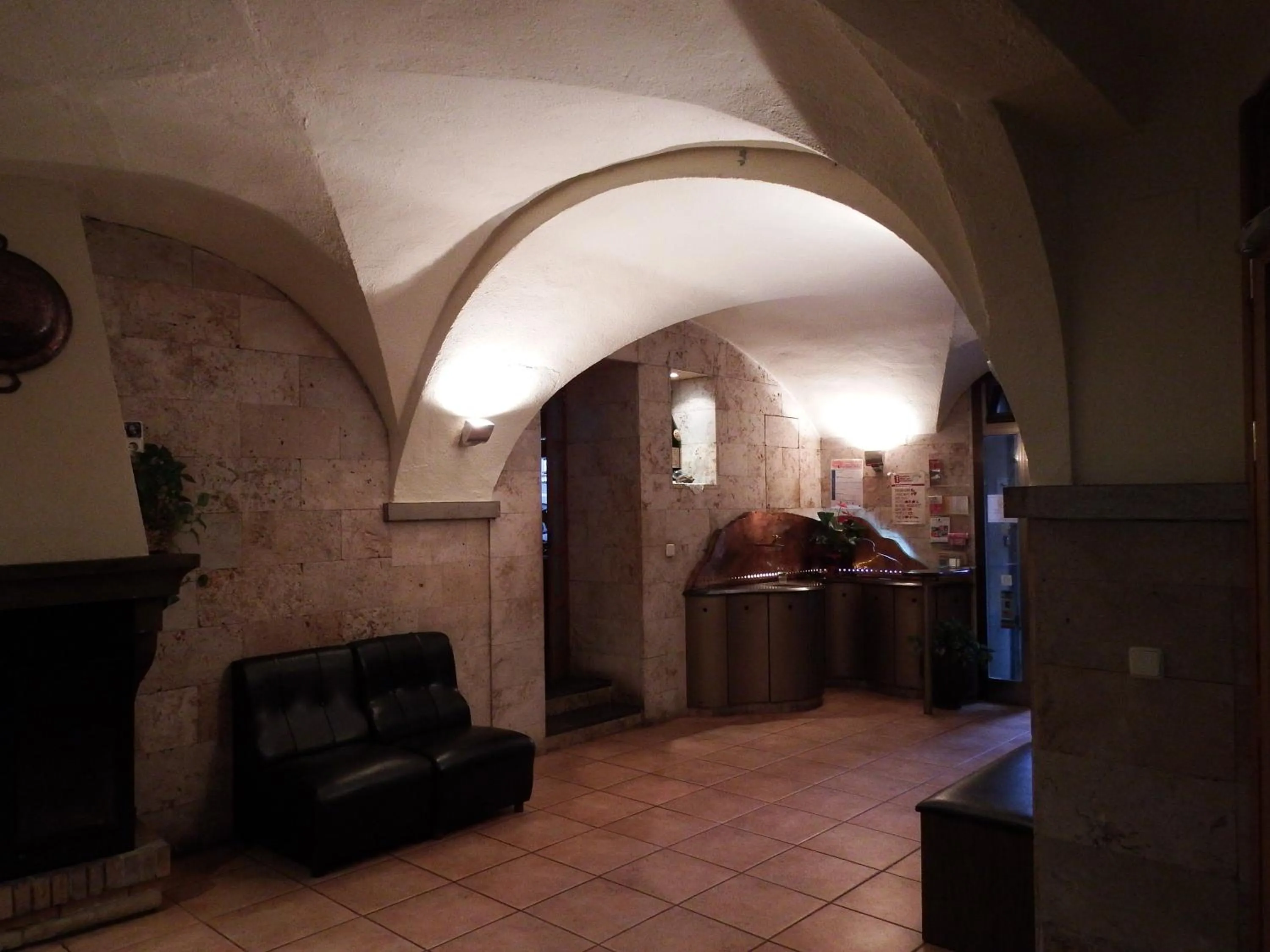 Restaurant/places to eat in Fonda Finet