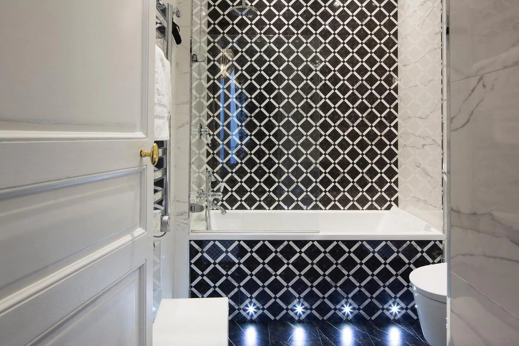 Bathroom in Hotel & Spa de Latour Maubourg