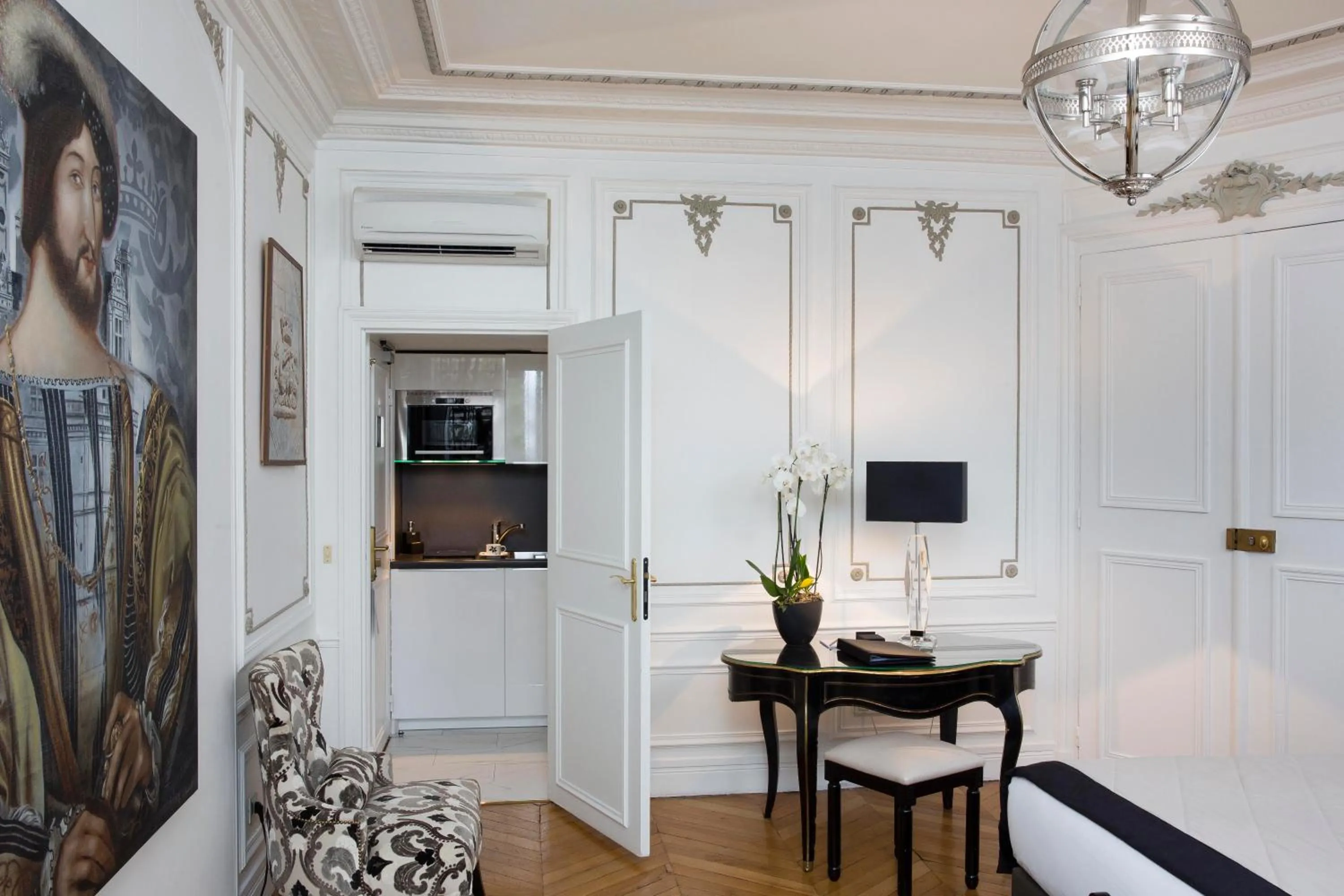 Photo of the whole room in Hotel & Spa de Latour Maubourg