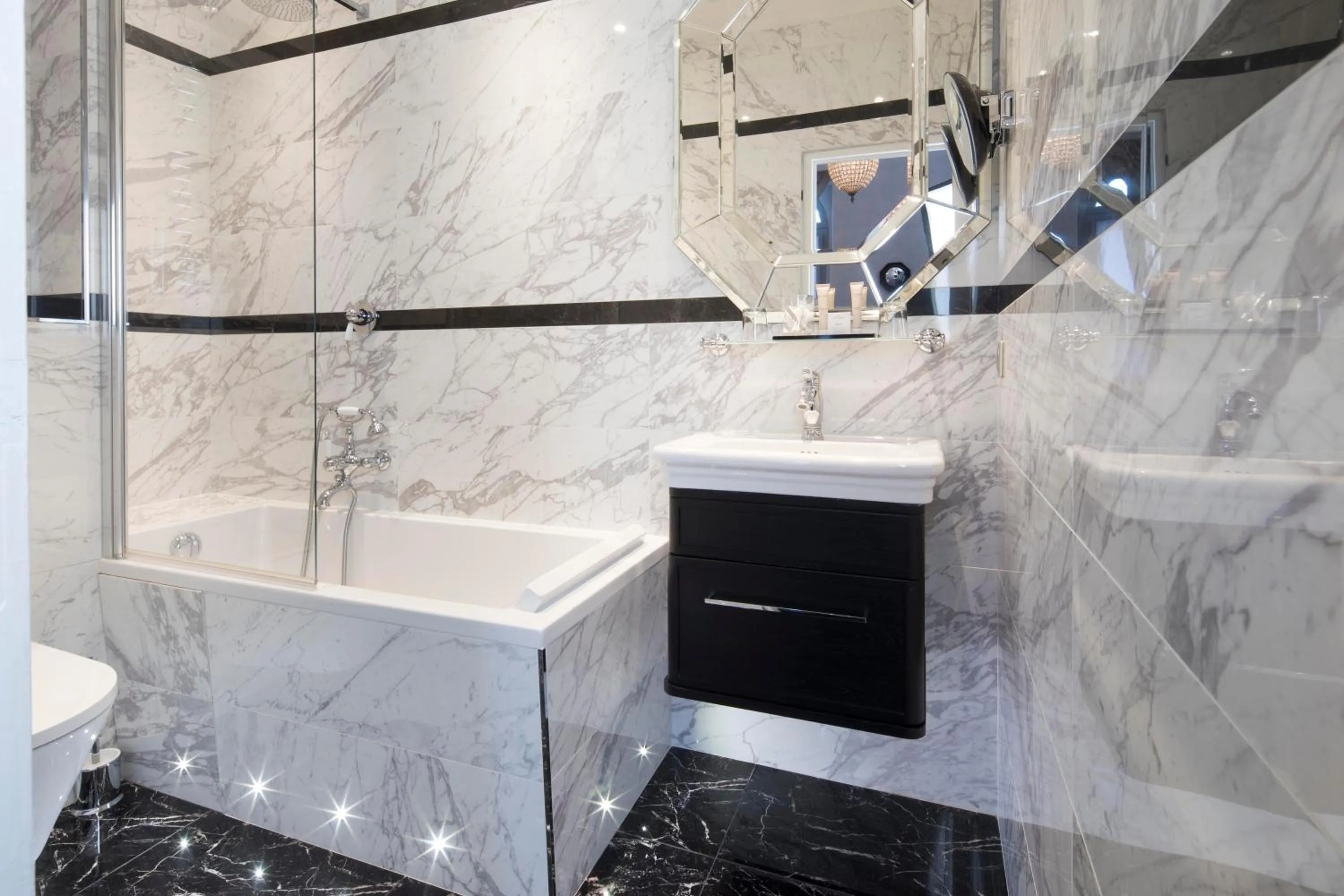 Bathroom in Hotel & Spa de Latour Maubourg