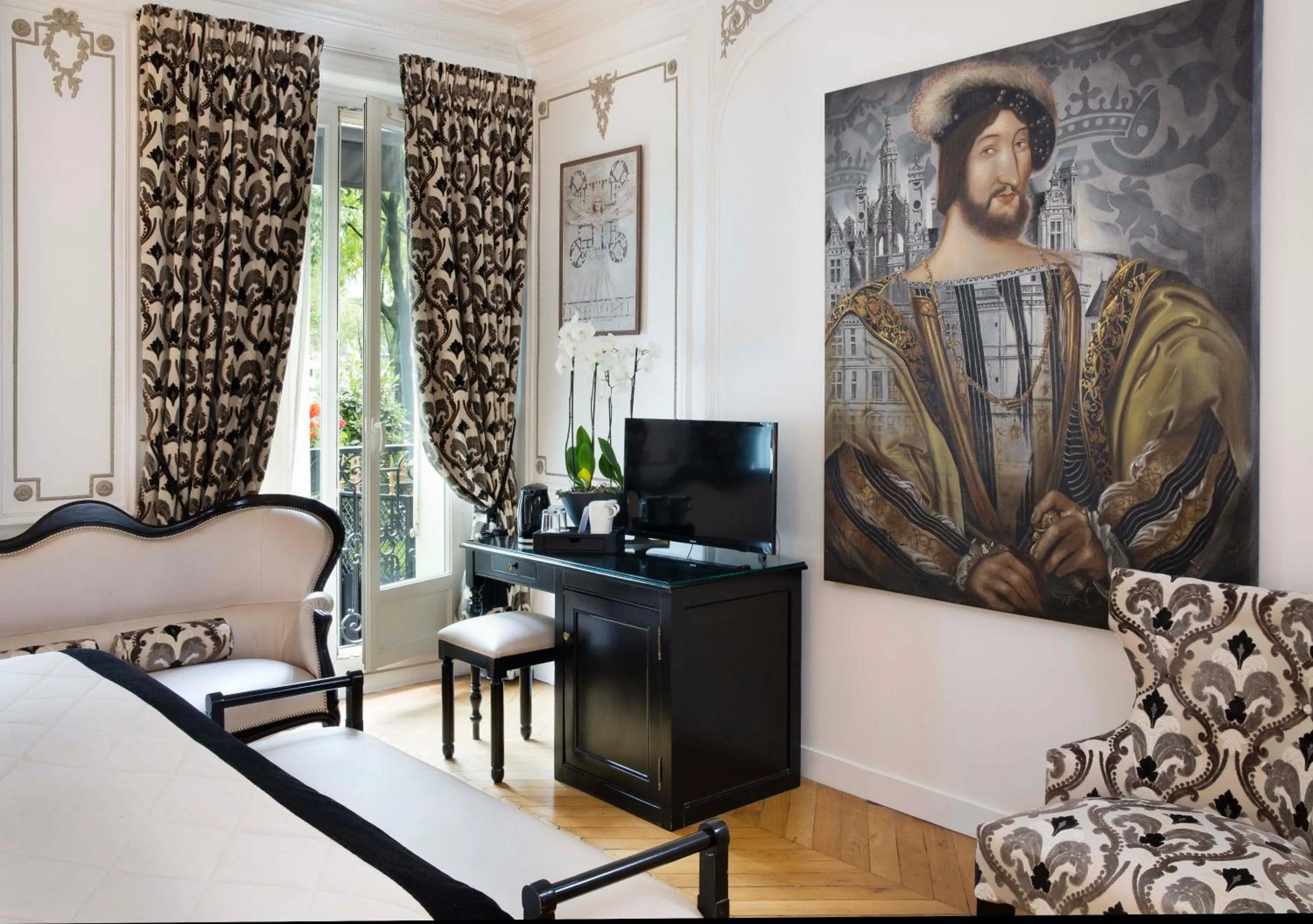 Photo of the whole room in Hotel & Spa de Latour Maubourg