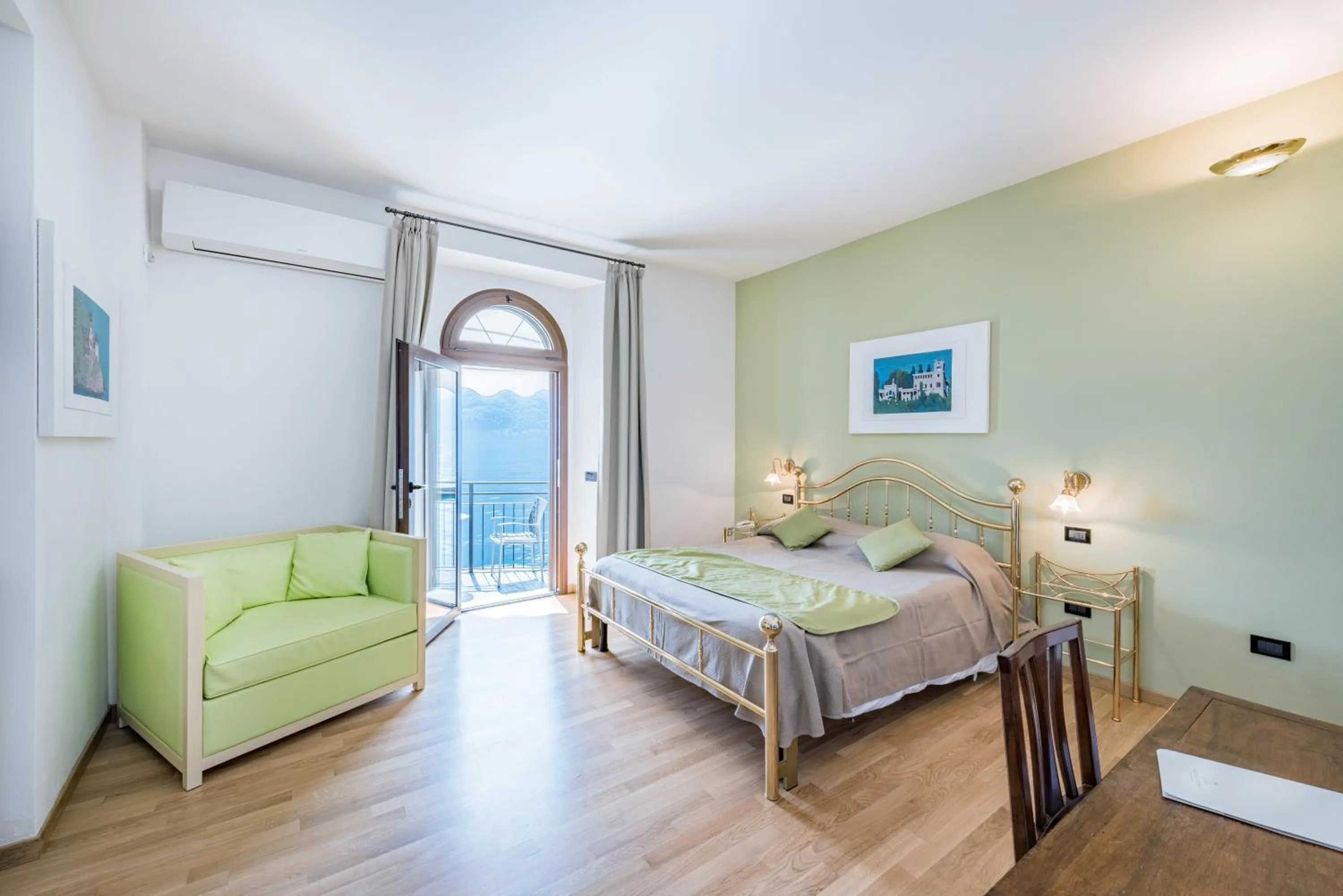 Decorative detail, Bed in Villa Belvedere Como Lake Relais