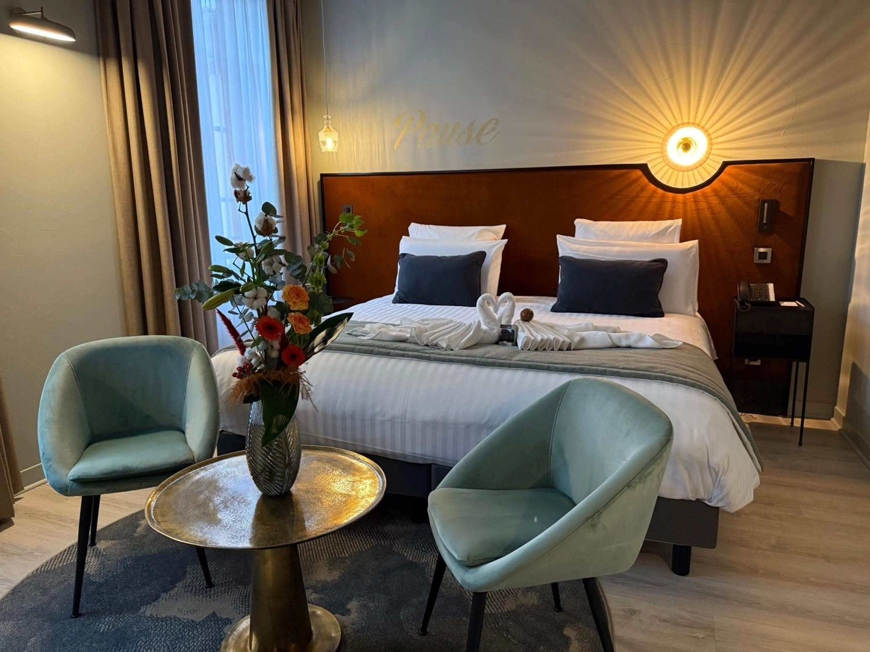 Photo of the whole room, Bed in Hôtel Mercure Montauban