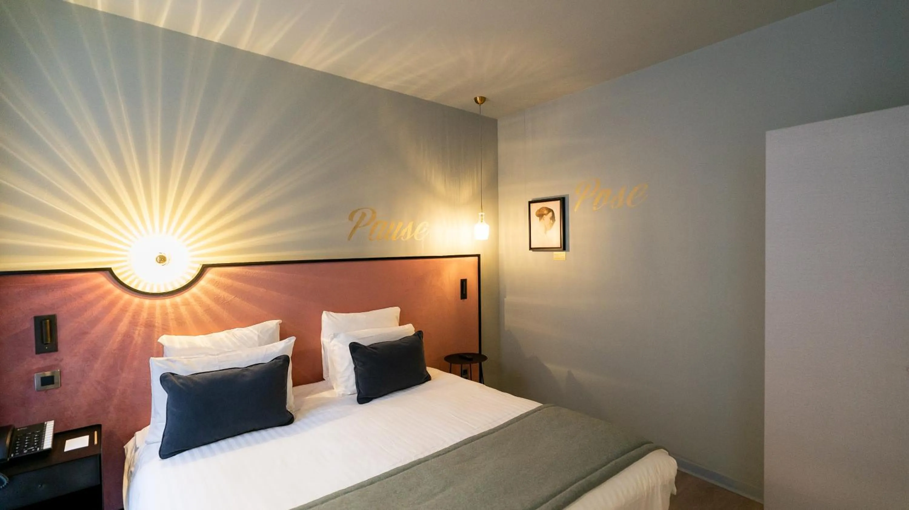 Bed in Hôtel Mercure Montauban