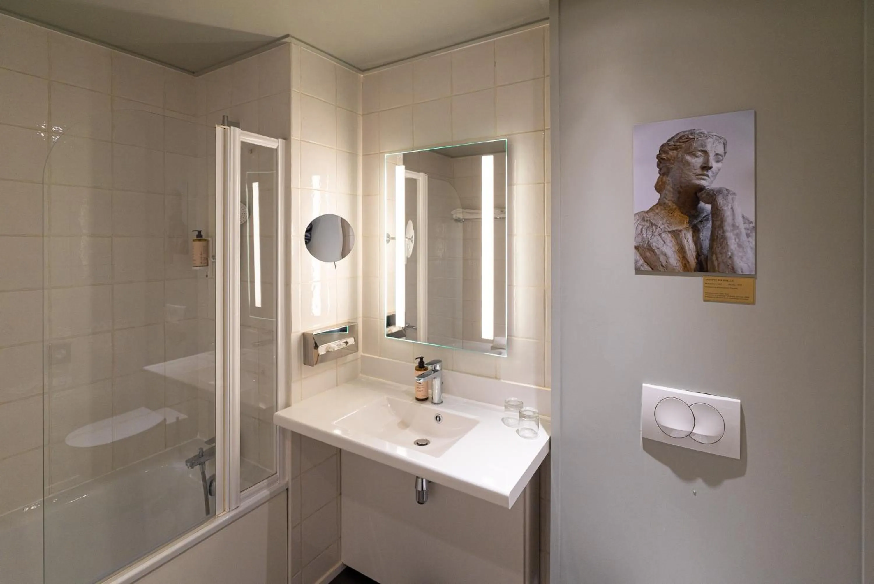 Bathroom in Hôtel Mercure Montauban