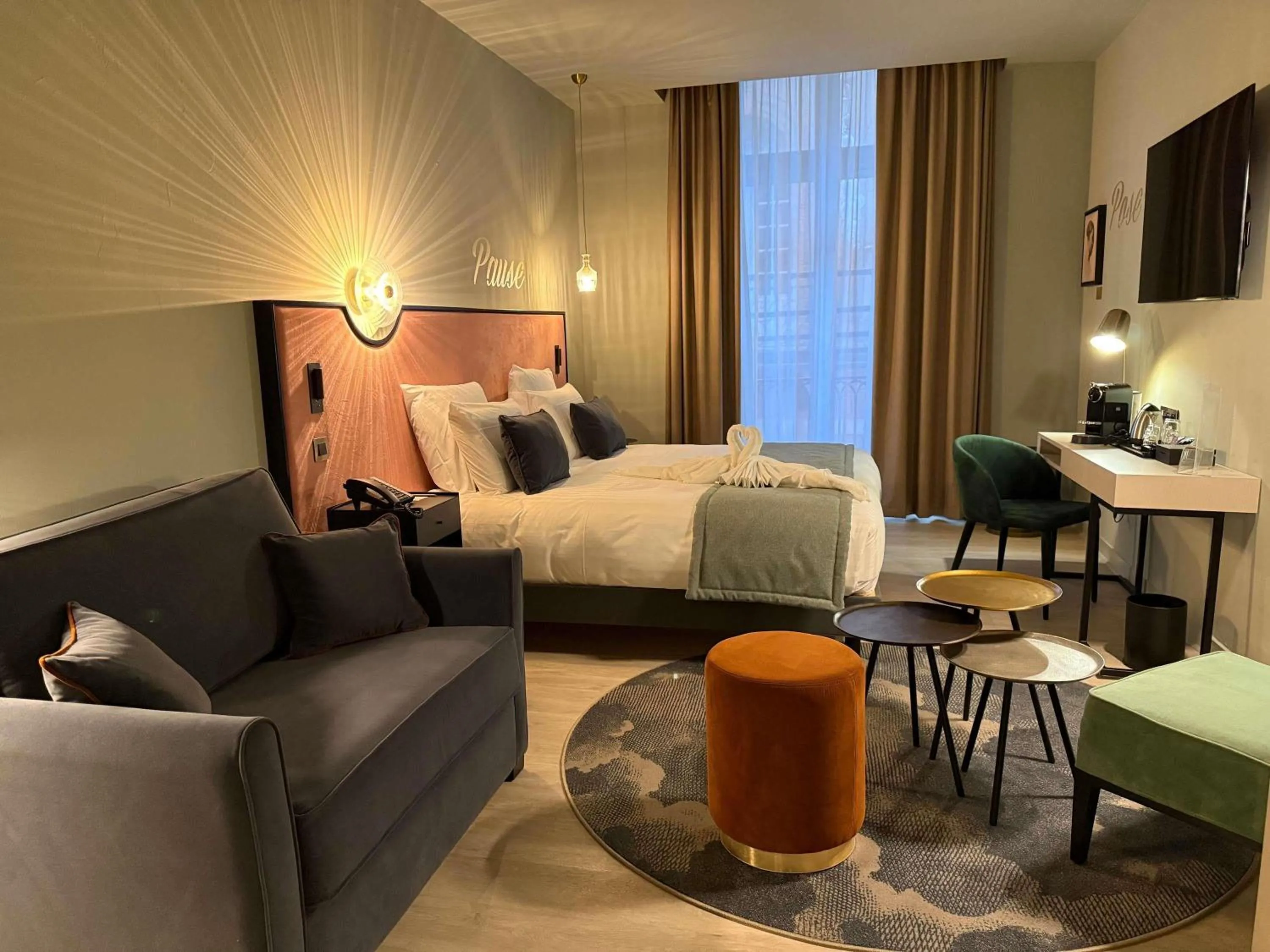 Bedroom, Bed in Hôtel Mercure Montauban