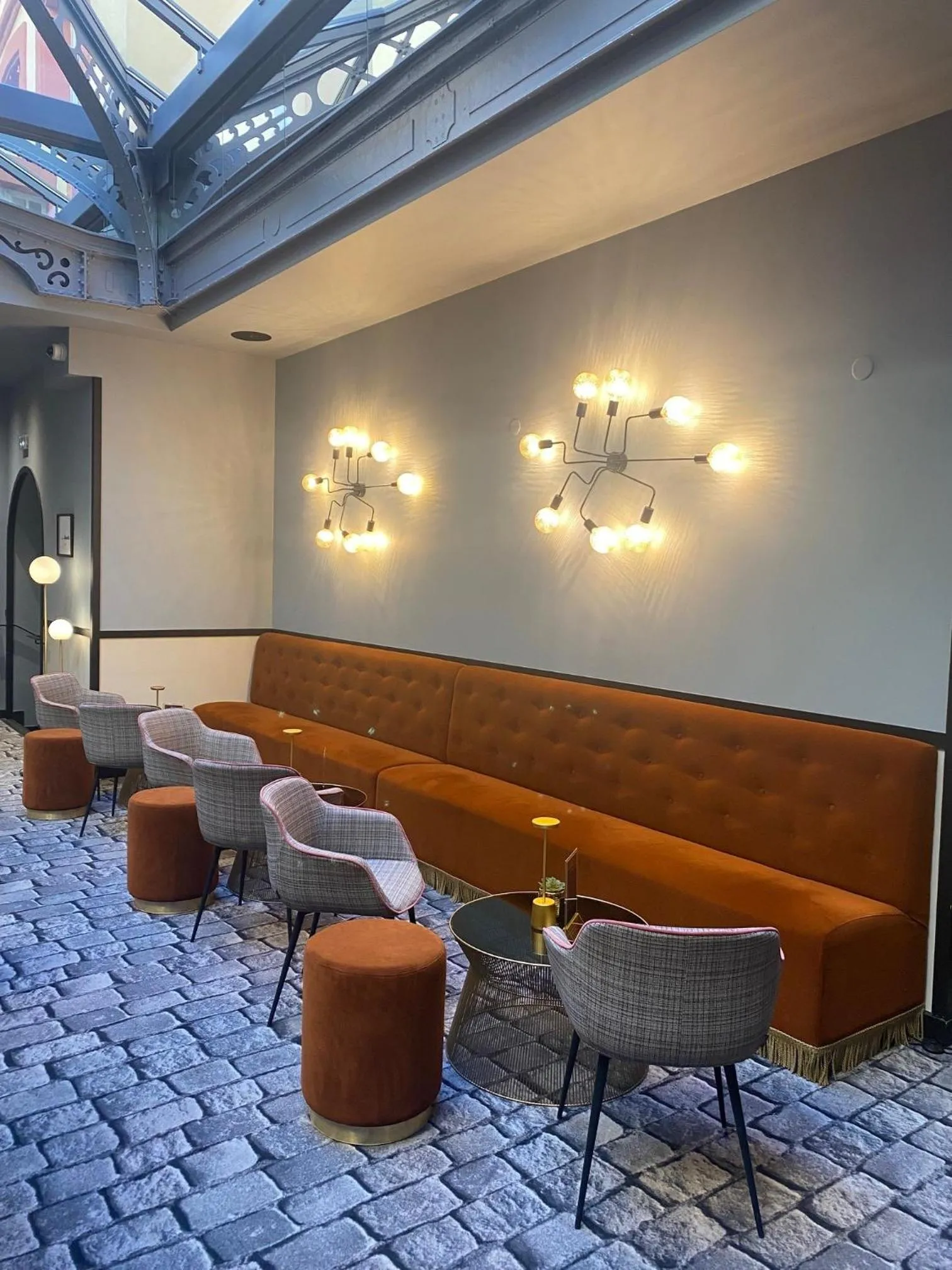 Lounge or bar in Hôtel Mercure Montauban