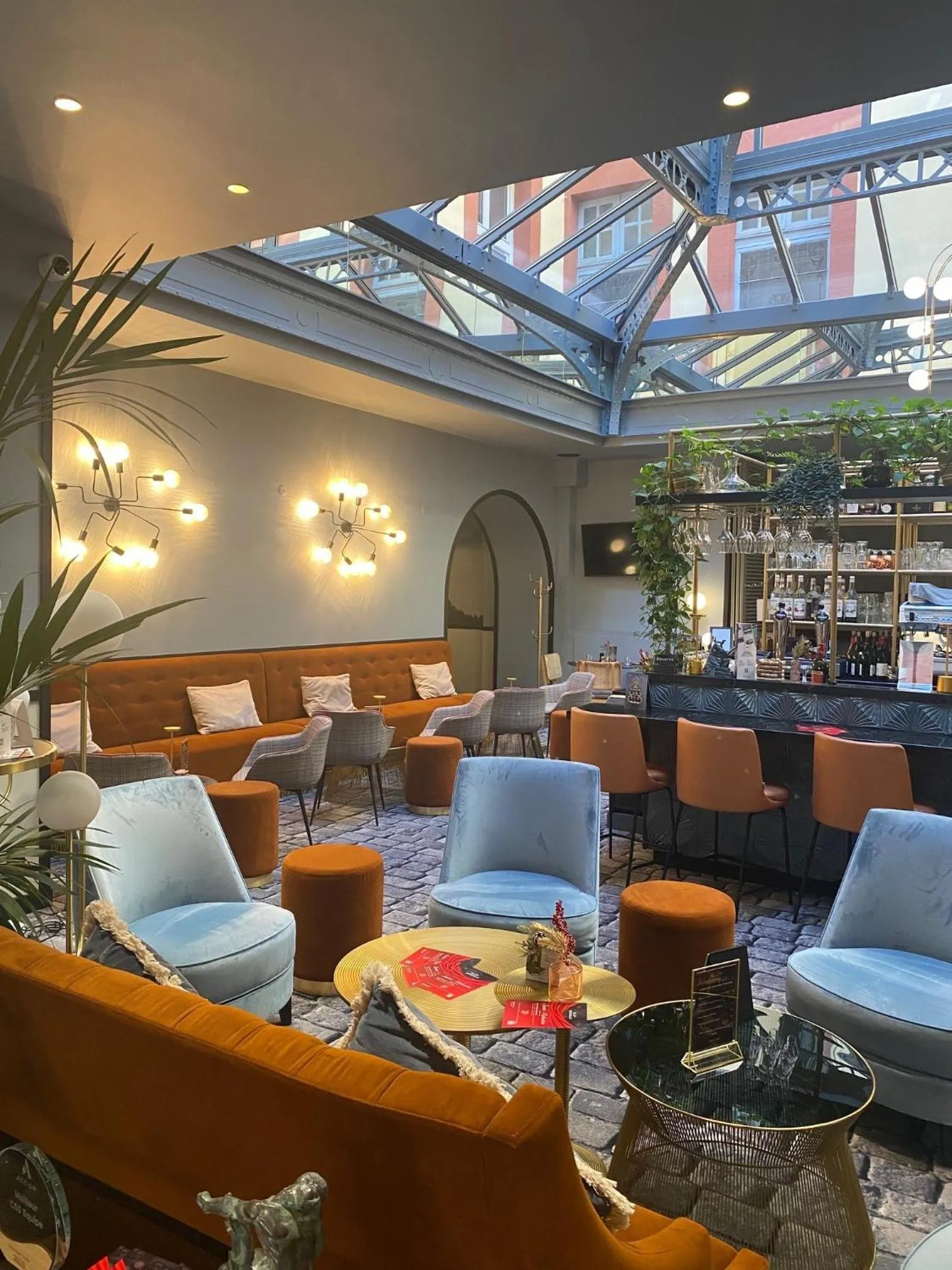 Lounge or bar in Hôtel Mercure Montauban