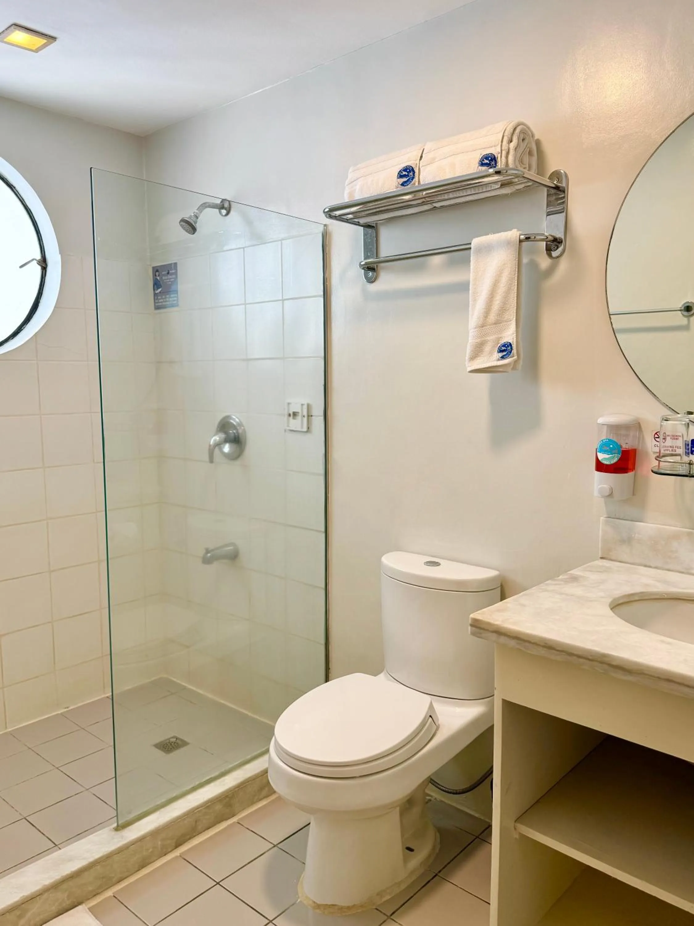 Shower in The Clipper Hotel, Poblacion Makati