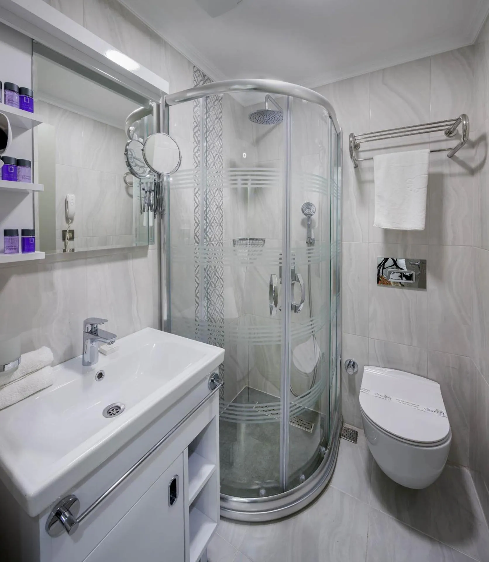 Shower in OBAHAN HOTEL-Special Class