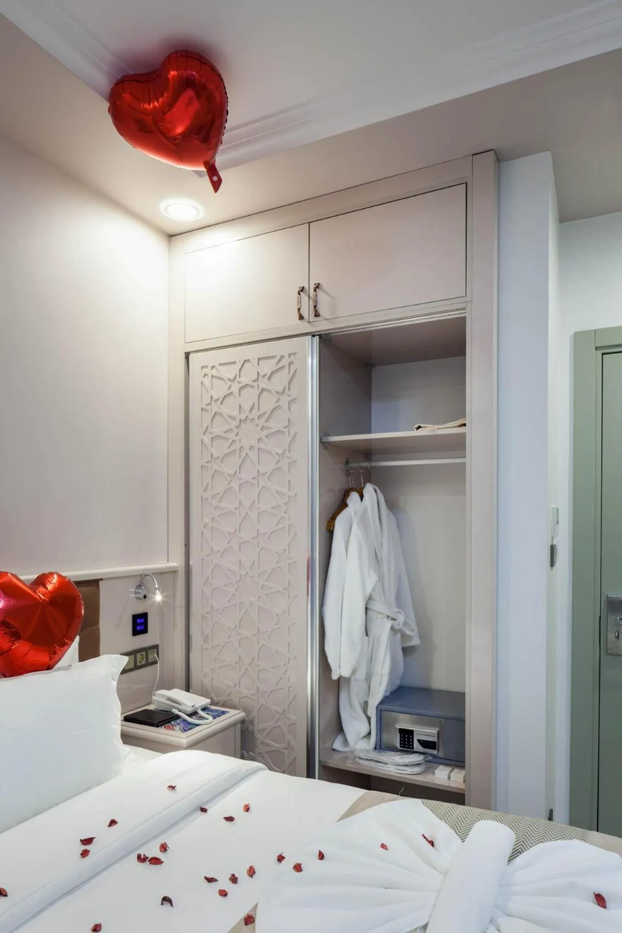 Bed in OBAHAN HOTEL-Special Class