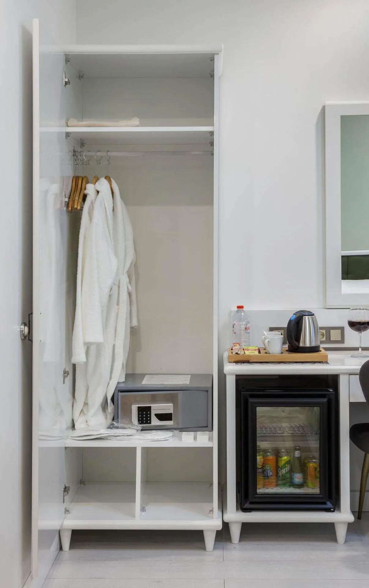 Decorative detail in OBAHAN HOTEL-Special Class