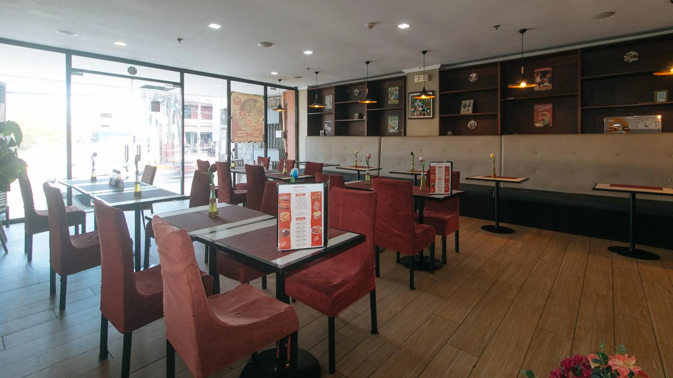 Restaurant/places to eat in RedDoorz Plus at MM Hotel Las Pinas former RedDoorz Plus Near Bamboo Organ