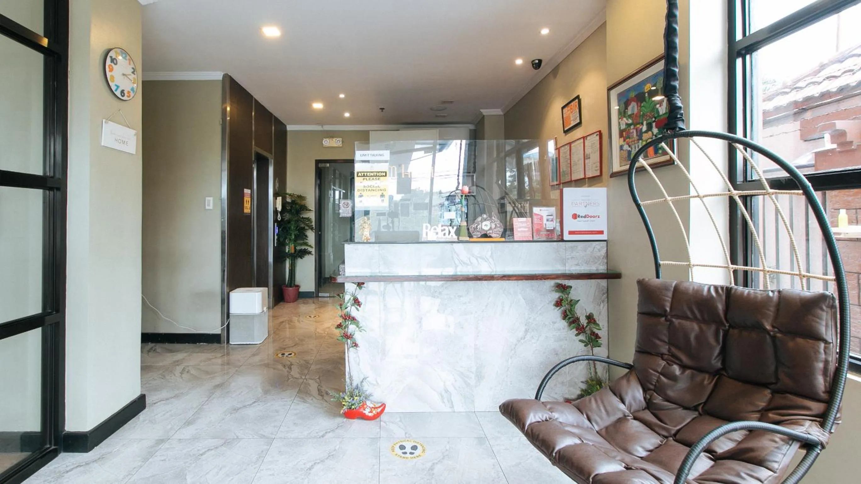 Seating area in RedDoorz Plus at MM Hotel Las Pinas former RedDoorz Plus Near Bamboo Organ