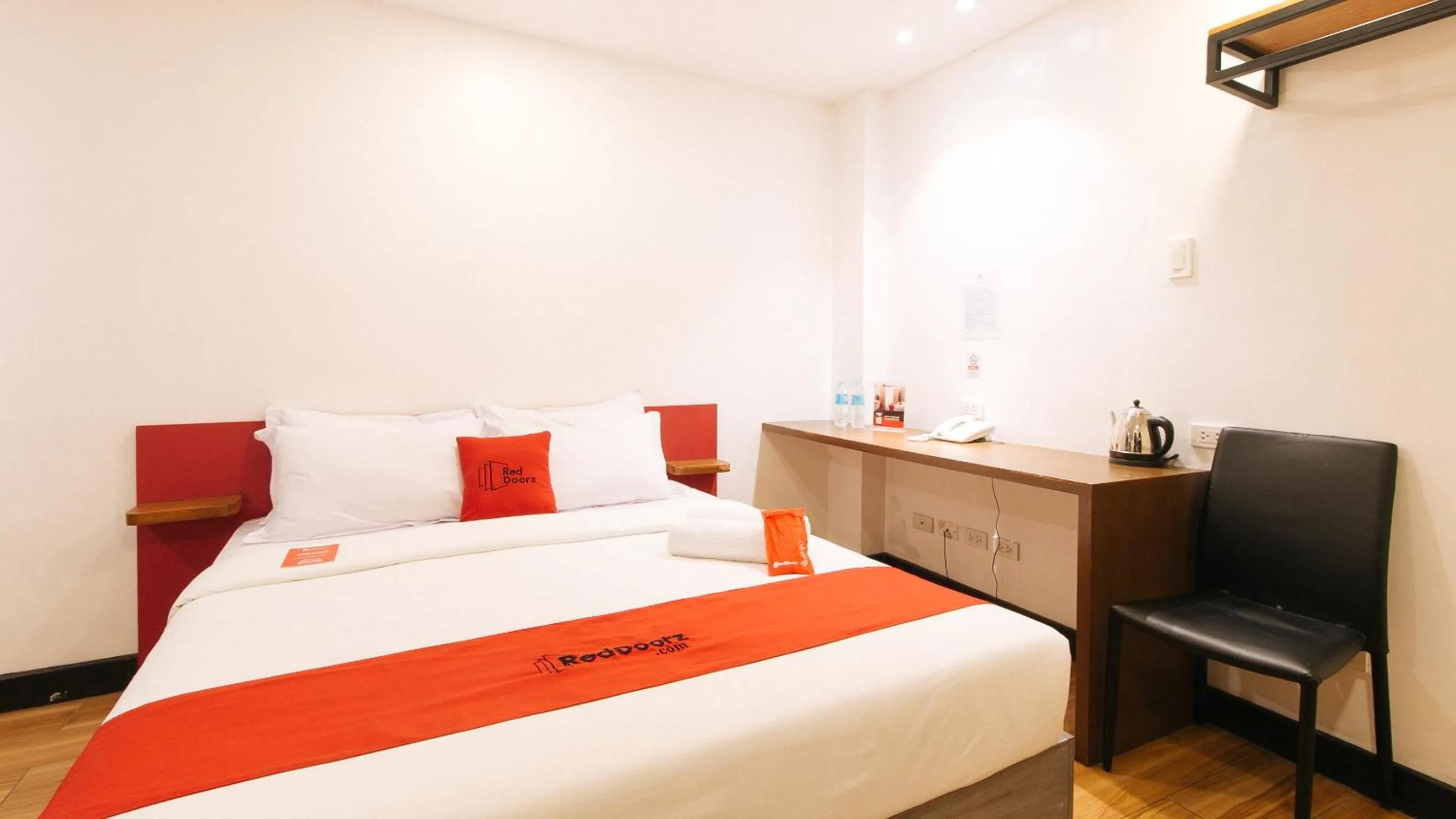 Bedroom, Bed in RedDoorz Plus at MM Hotel Las Pinas former RedDoorz Plus Near Bamboo Organ