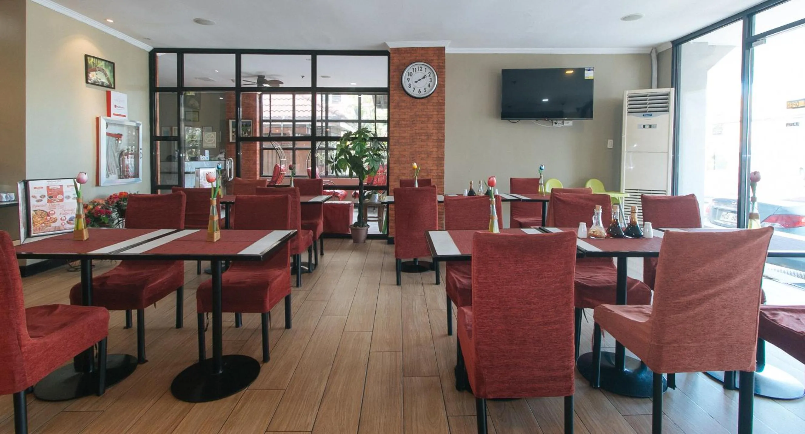 Restaurant/places to eat in RedDoorz Plus at MM Hotel Las Pinas former RedDoorz Plus Near Bamboo Organ