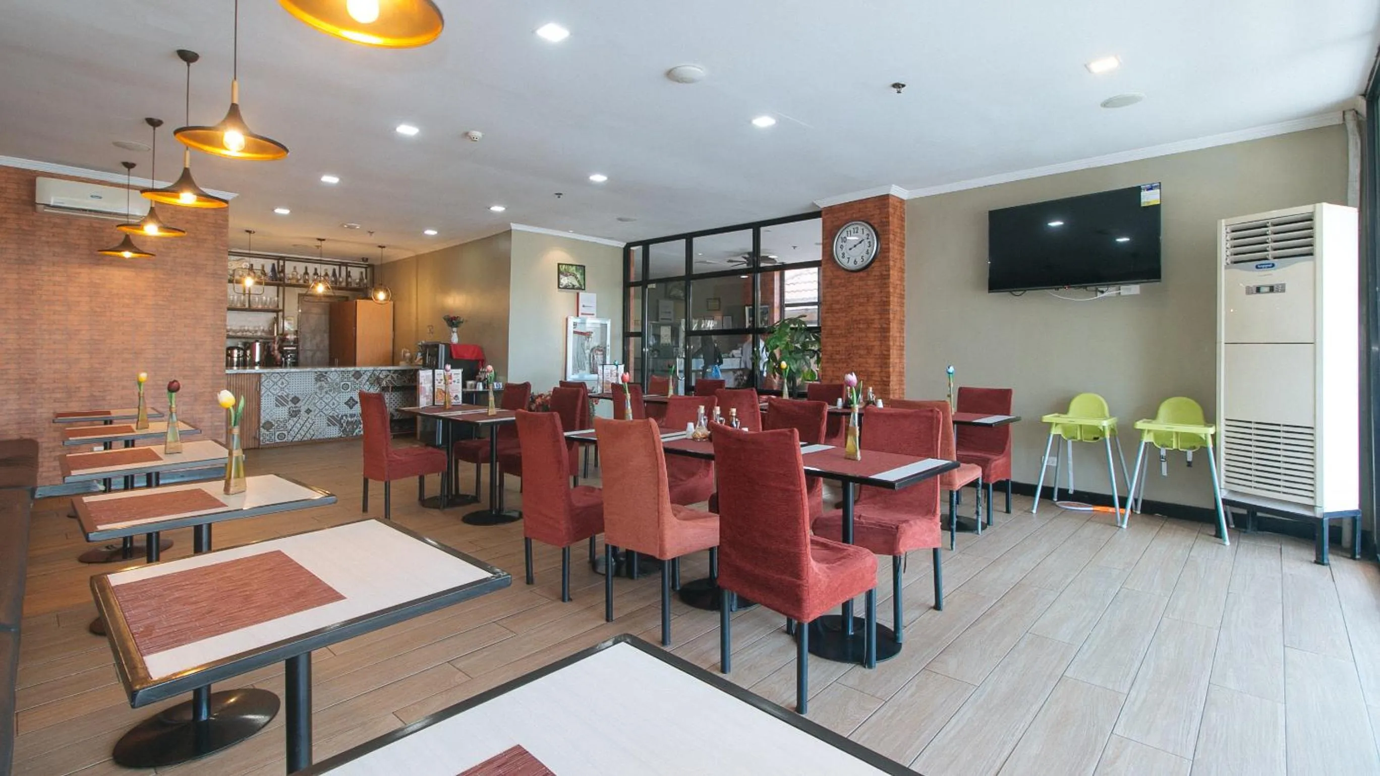 Restaurant/places to eat in RedDoorz Plus at MM Hotel Las Pinas former RedDoorz Plus Near Bamboo Organ