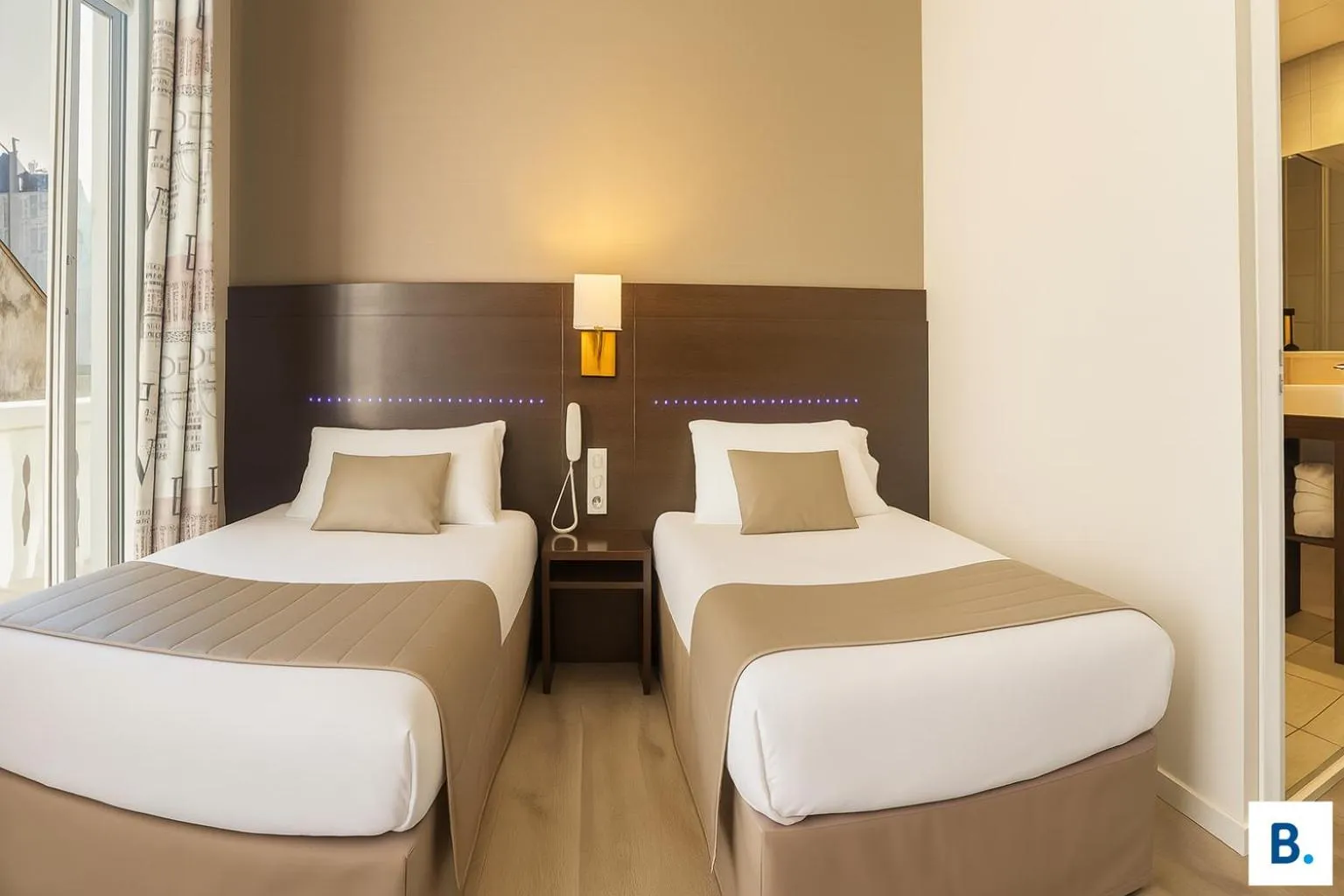 Bed in Hôtel Croix des Bretons - Lourdes Pyrénées