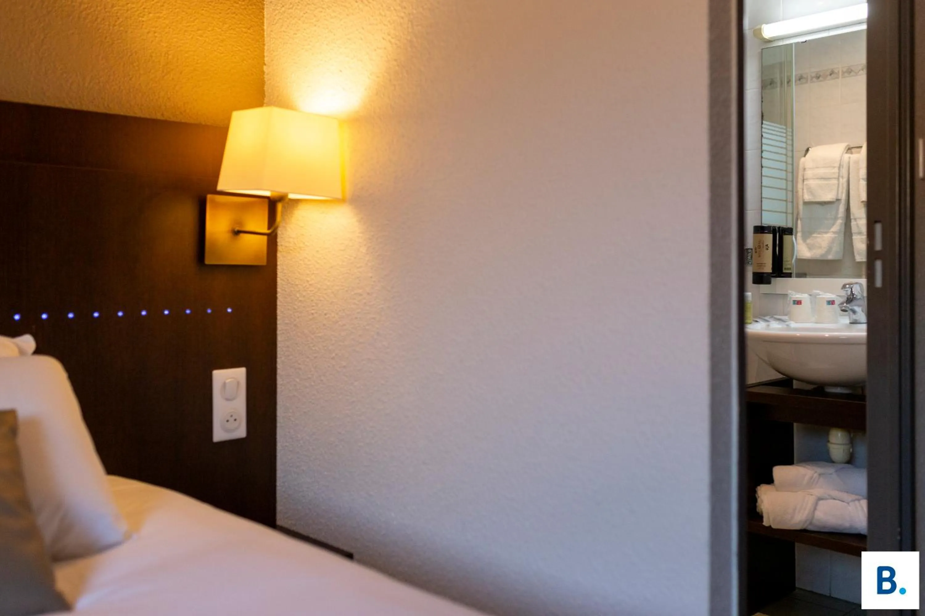 Bathroom, Bed in Hôtel Croix des Bretons - Lourdes Pyrénées