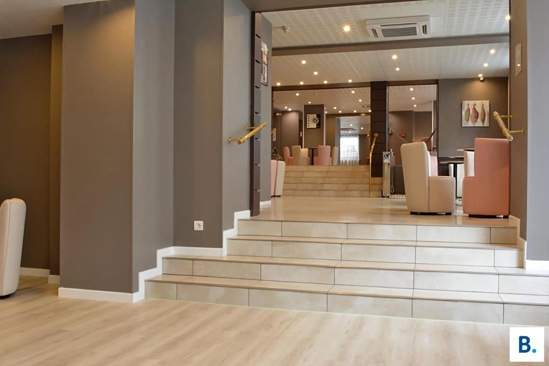 Lobby or reception in Hôtel Croix des Bretons - Lourdes Pyrénées