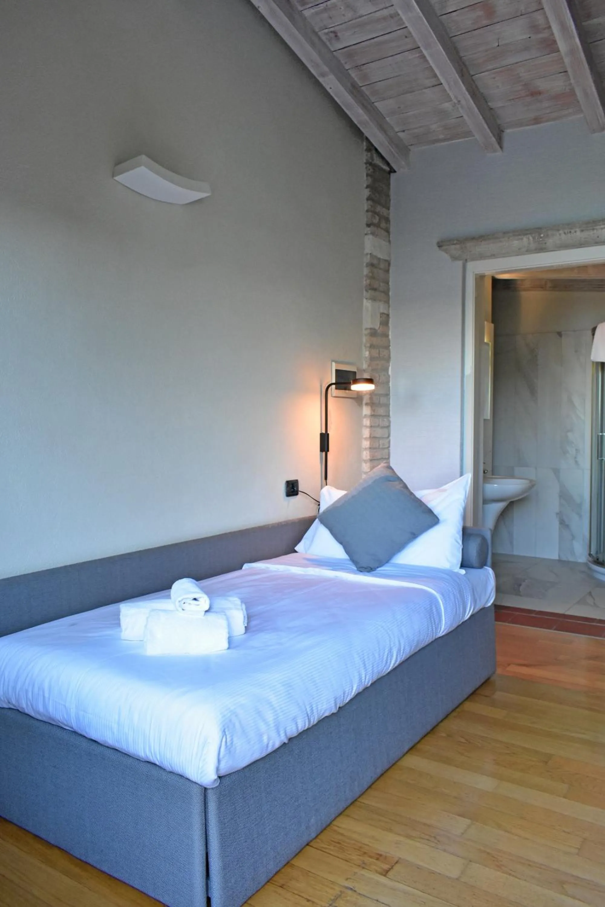 Bedroom, Bed in Villa Pioppi Hotel