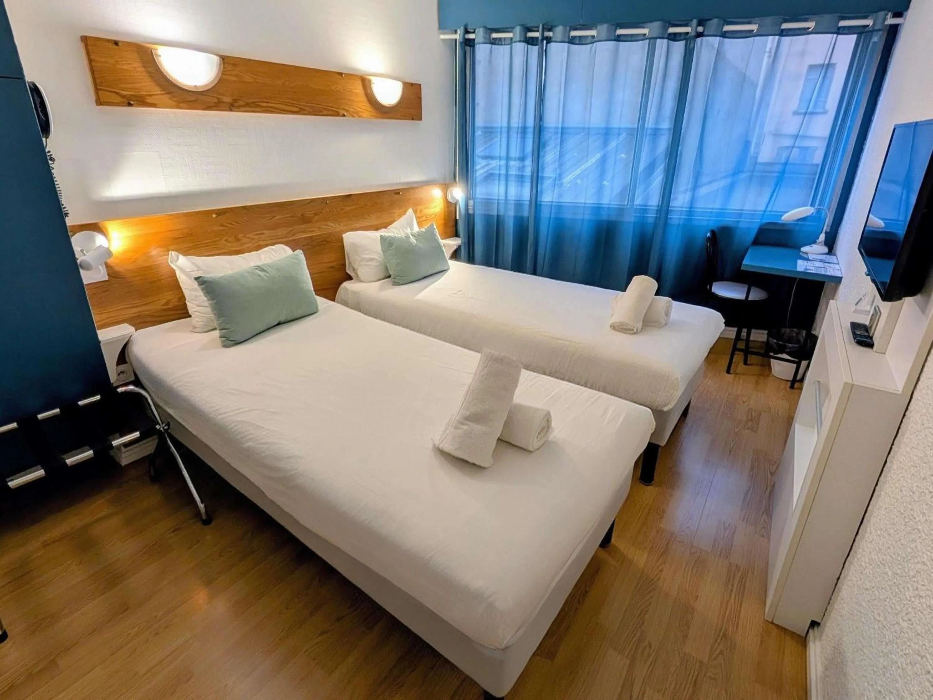 Bedroom, Bed in greet hotel Grenoble Centre Gare