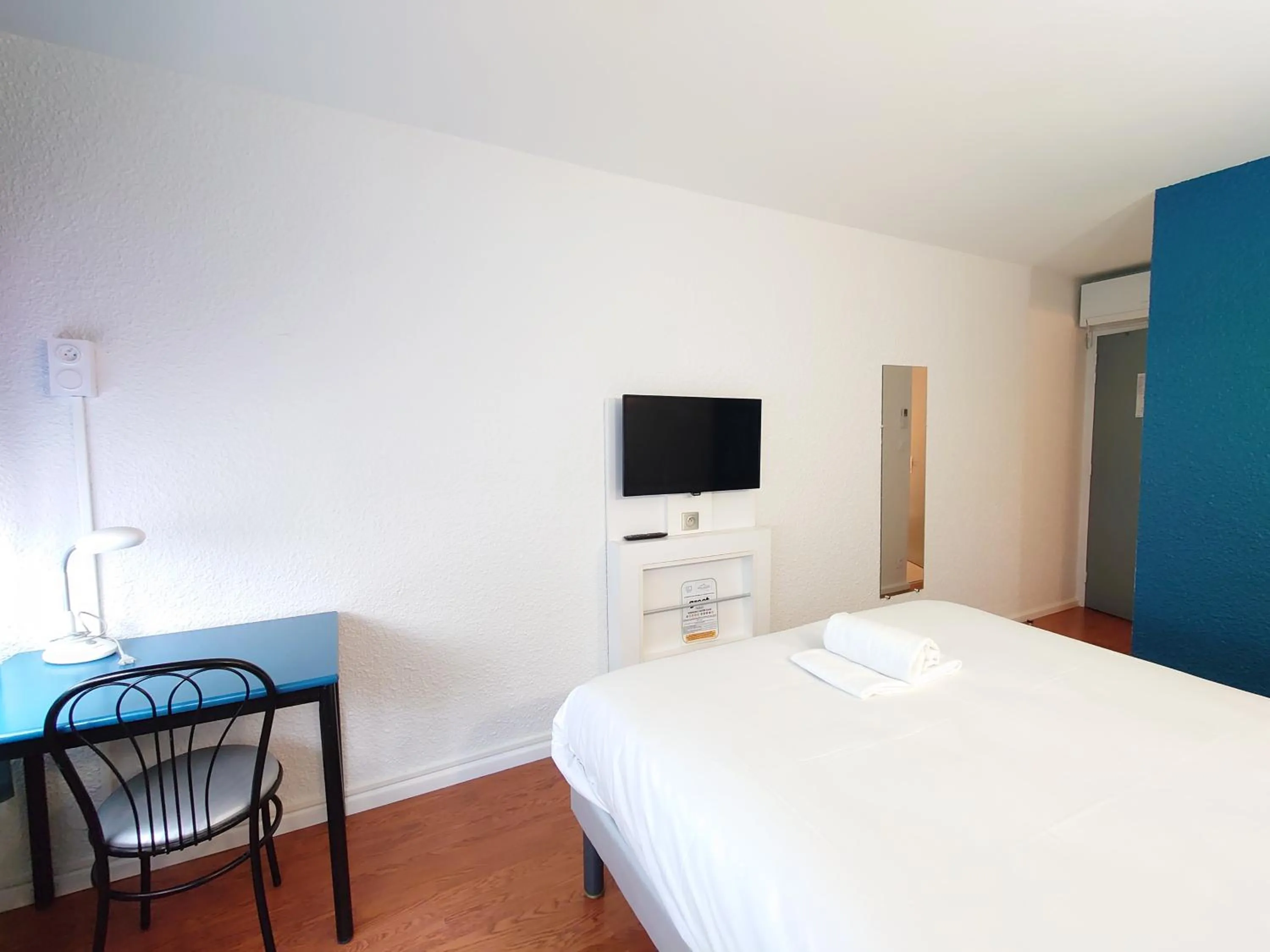 Bed in greet hotel Grenoble Centre Gare