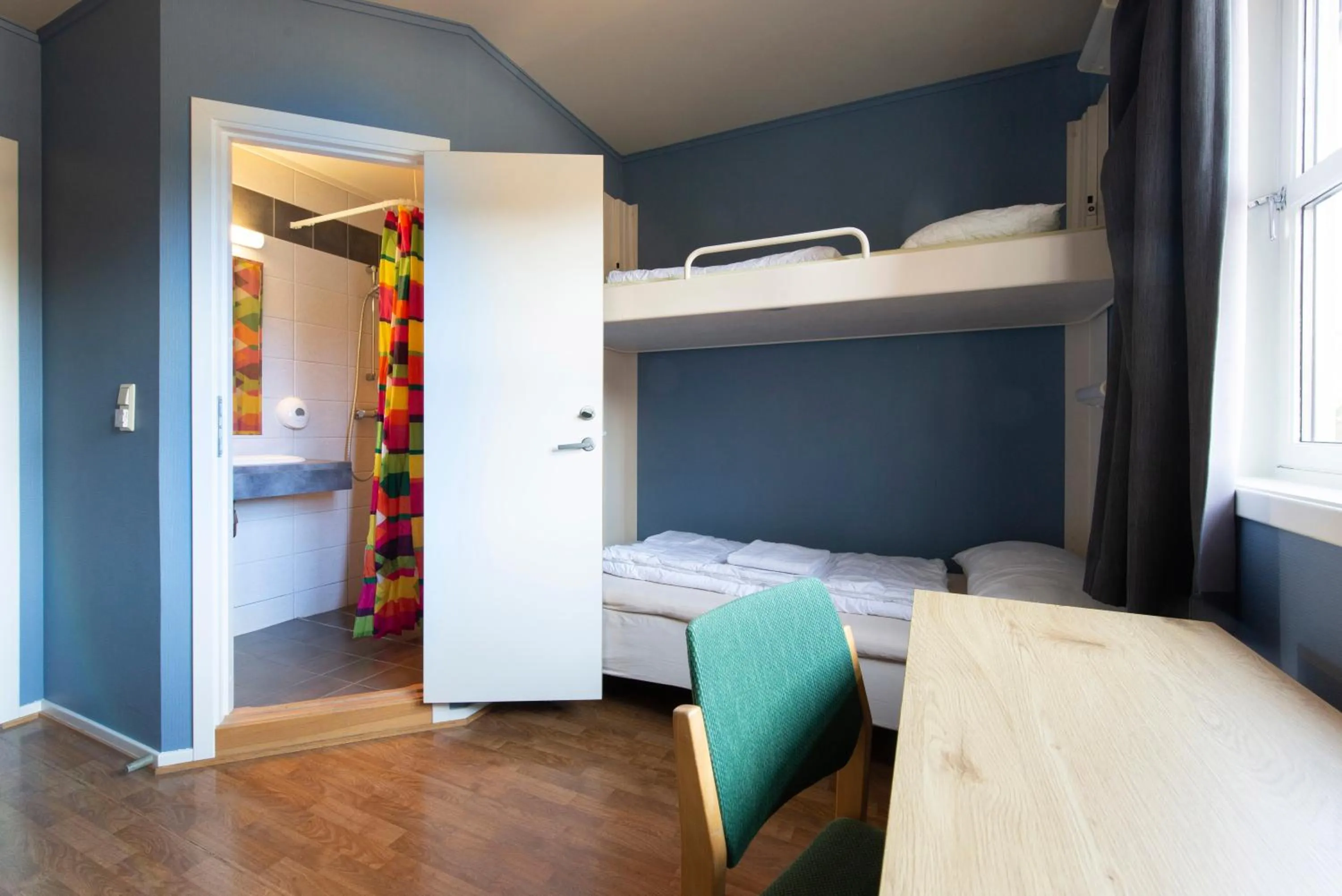 Bathroom, Bed in Kongsberg Hostel-Vandrerhjem