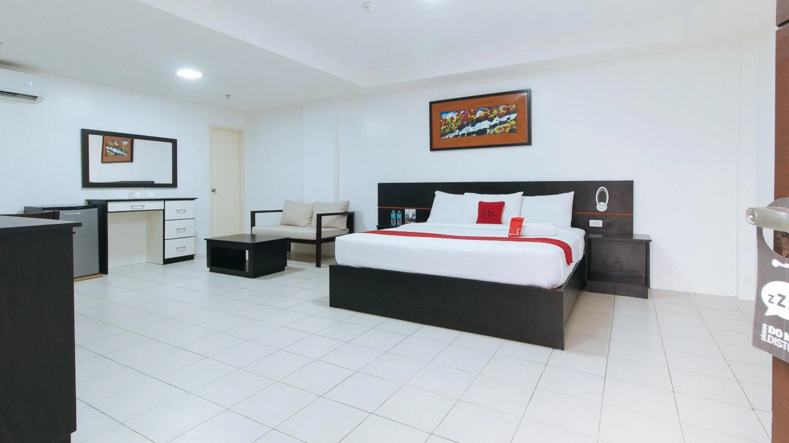 Photo of the whole room, Bed in RedDoorz Plus at Evangelista Street Makati