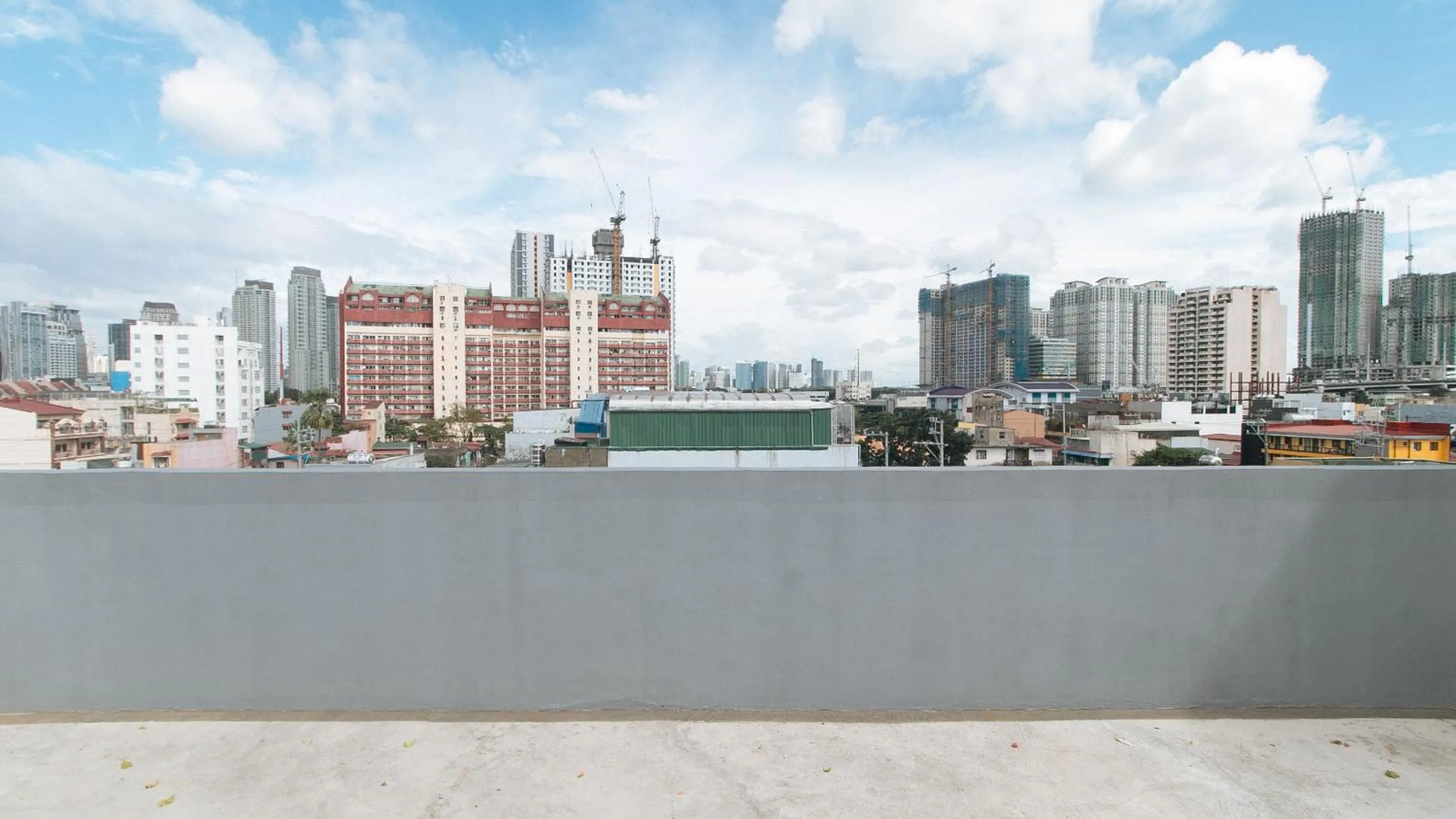 Property building in RedDoorz Plus at Evangelista Street Makati