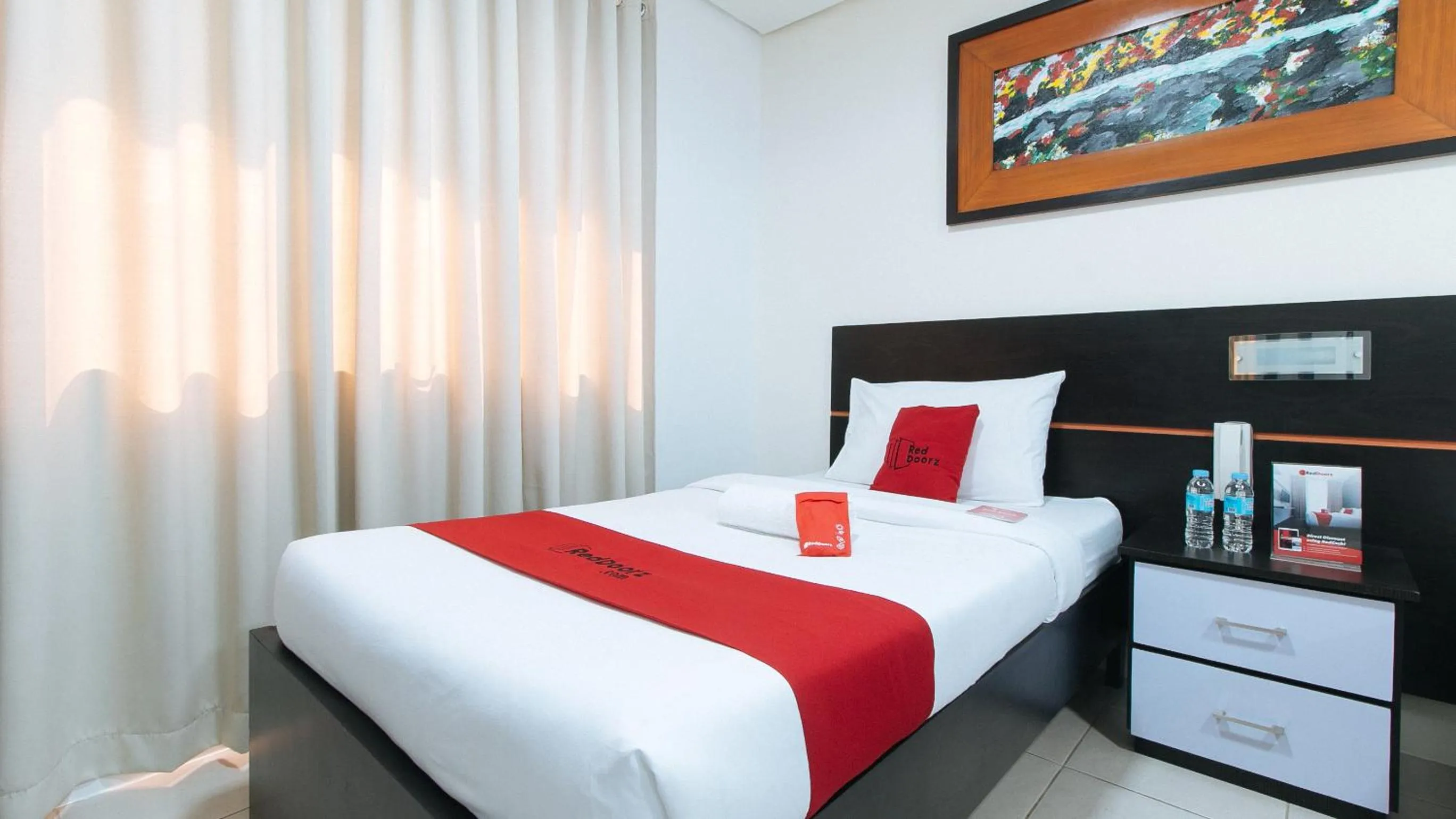 Bed in RedDoorz Plus at Evangelista Street Makati