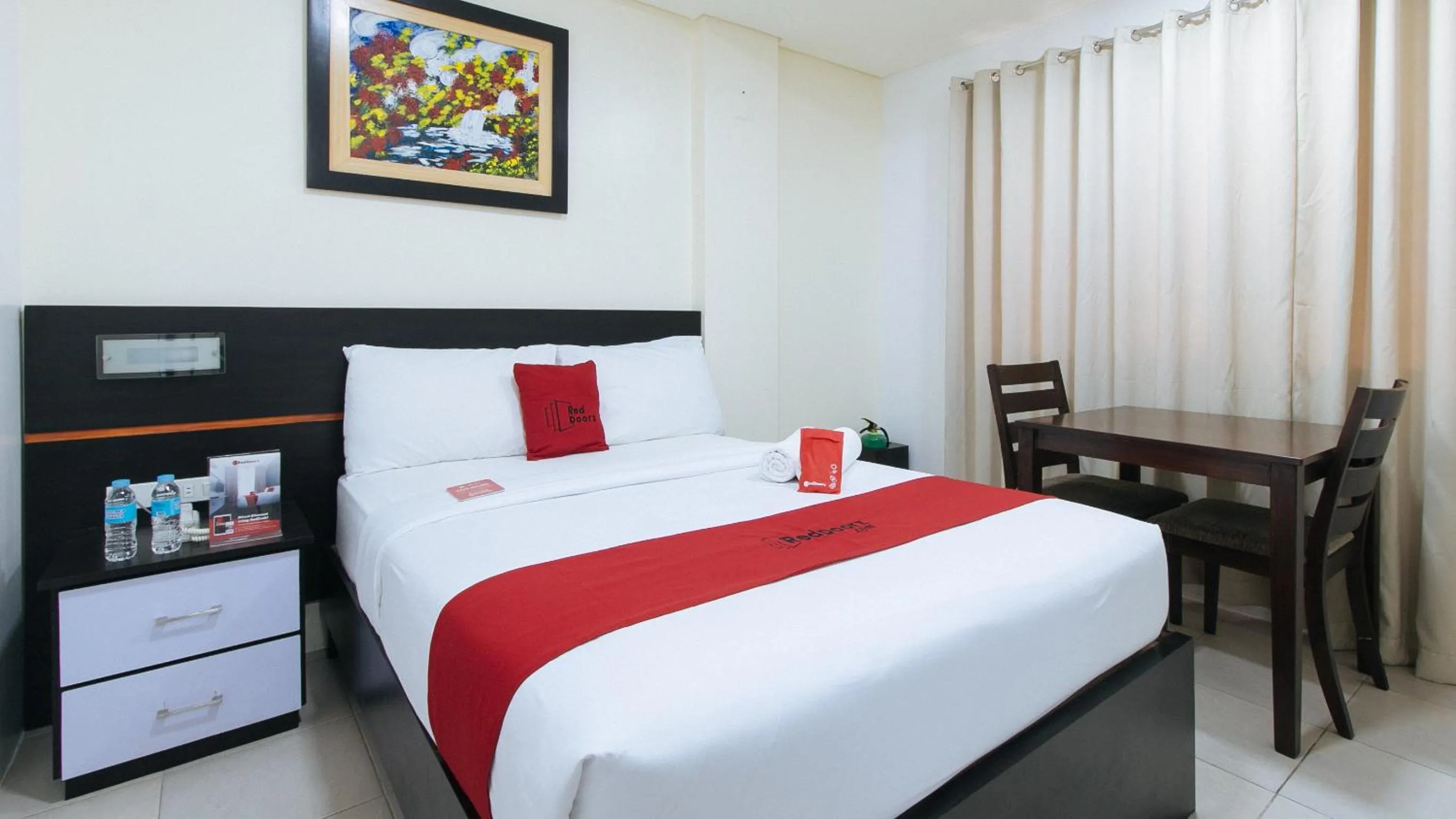Bed in RedDoorz Plus at Evangelista Street Makati