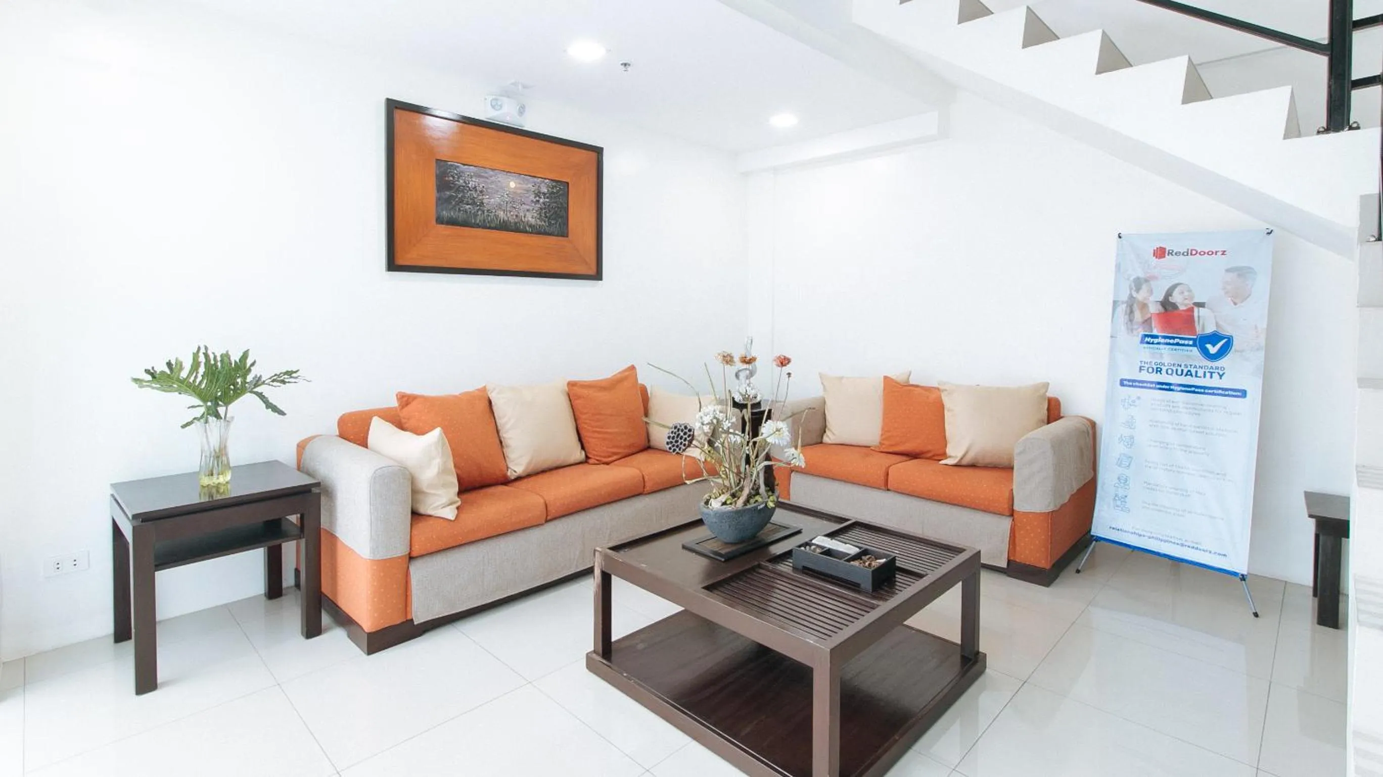 Lobby or reception in RedDoorz Plus at Evangelista Street Makati