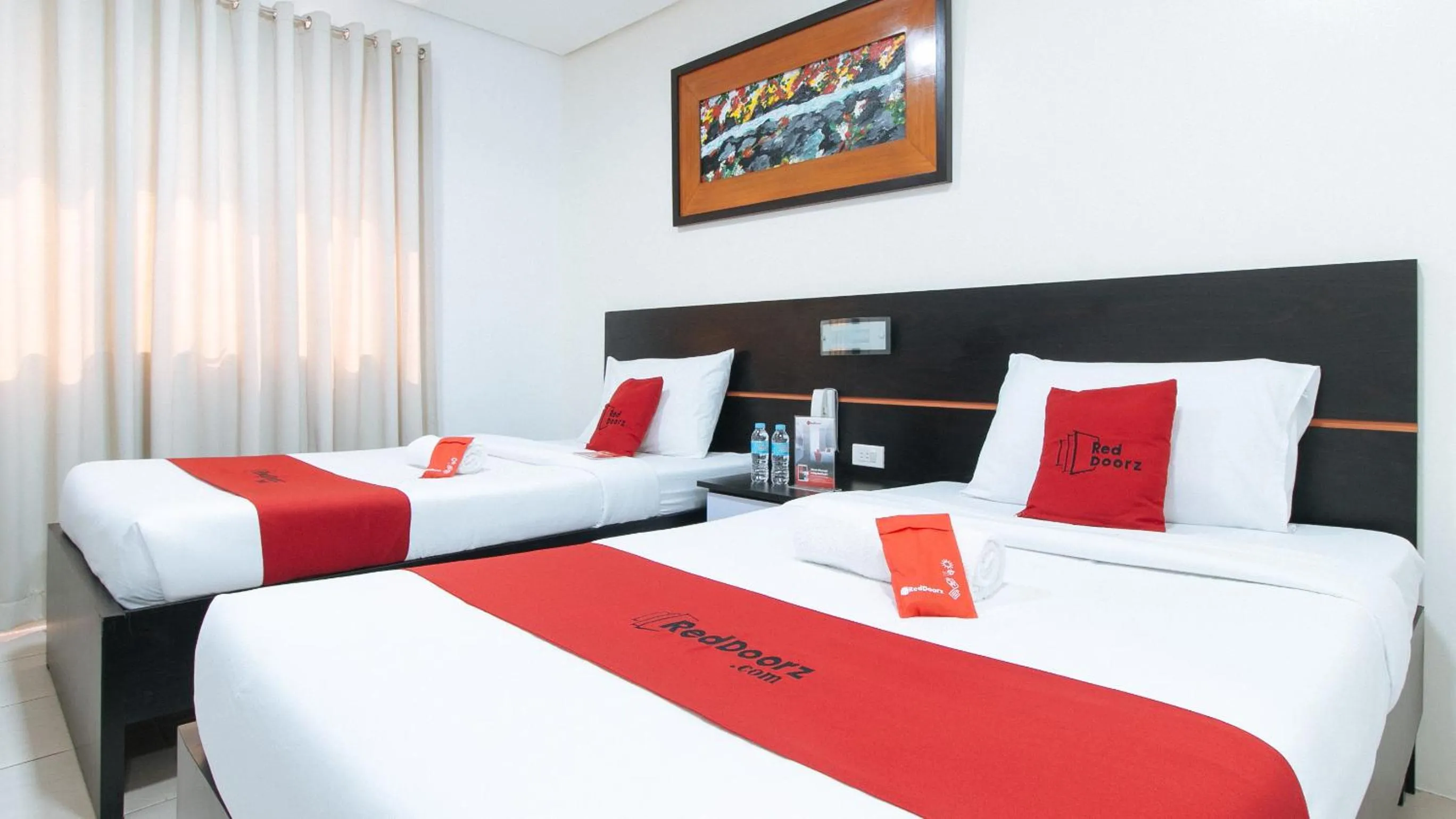 Photo of the whole room, Bed in RedDoorz Plus at Evangelista Street Makati