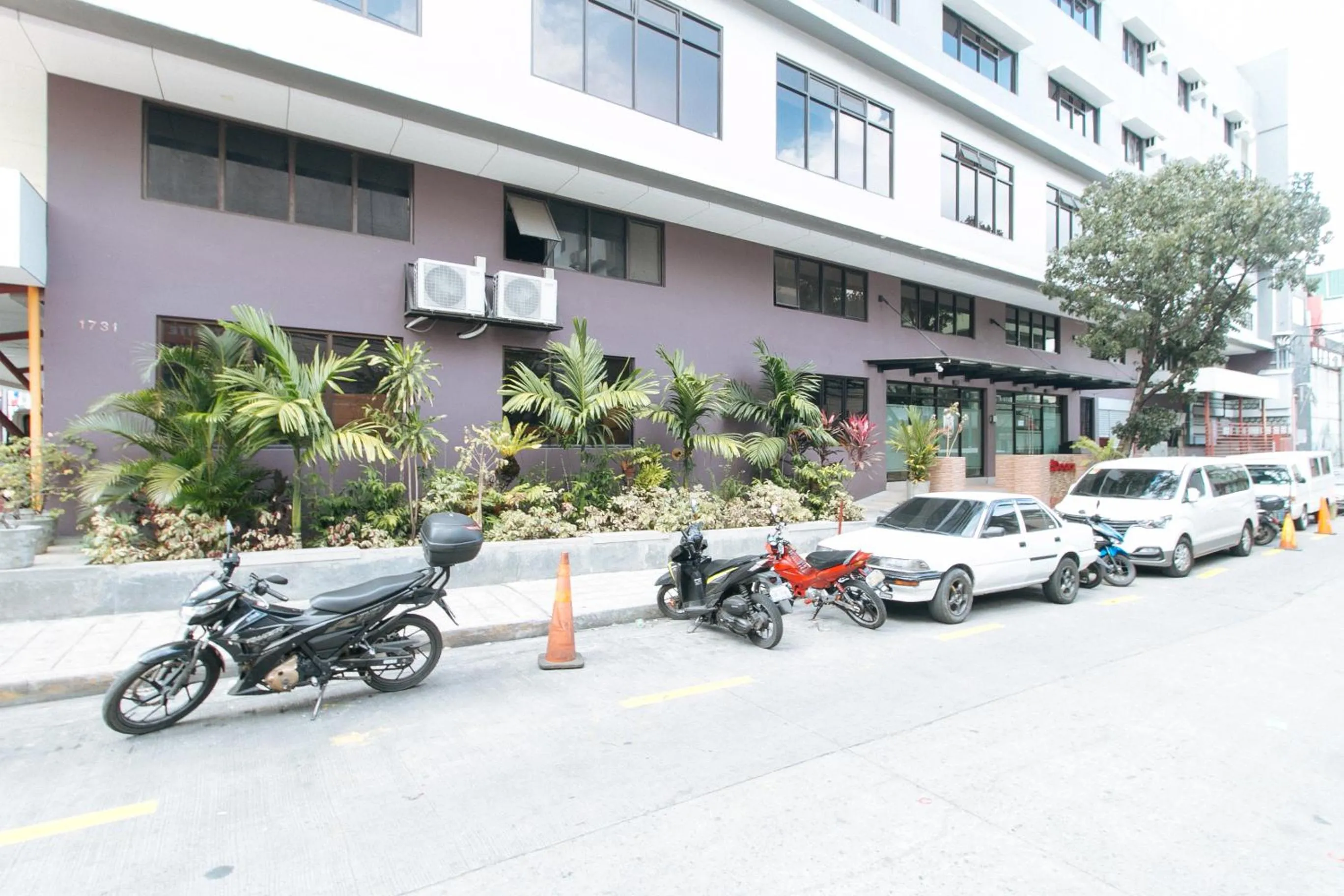 Street view in RedDoorz Plus at Evangelista Street Makati