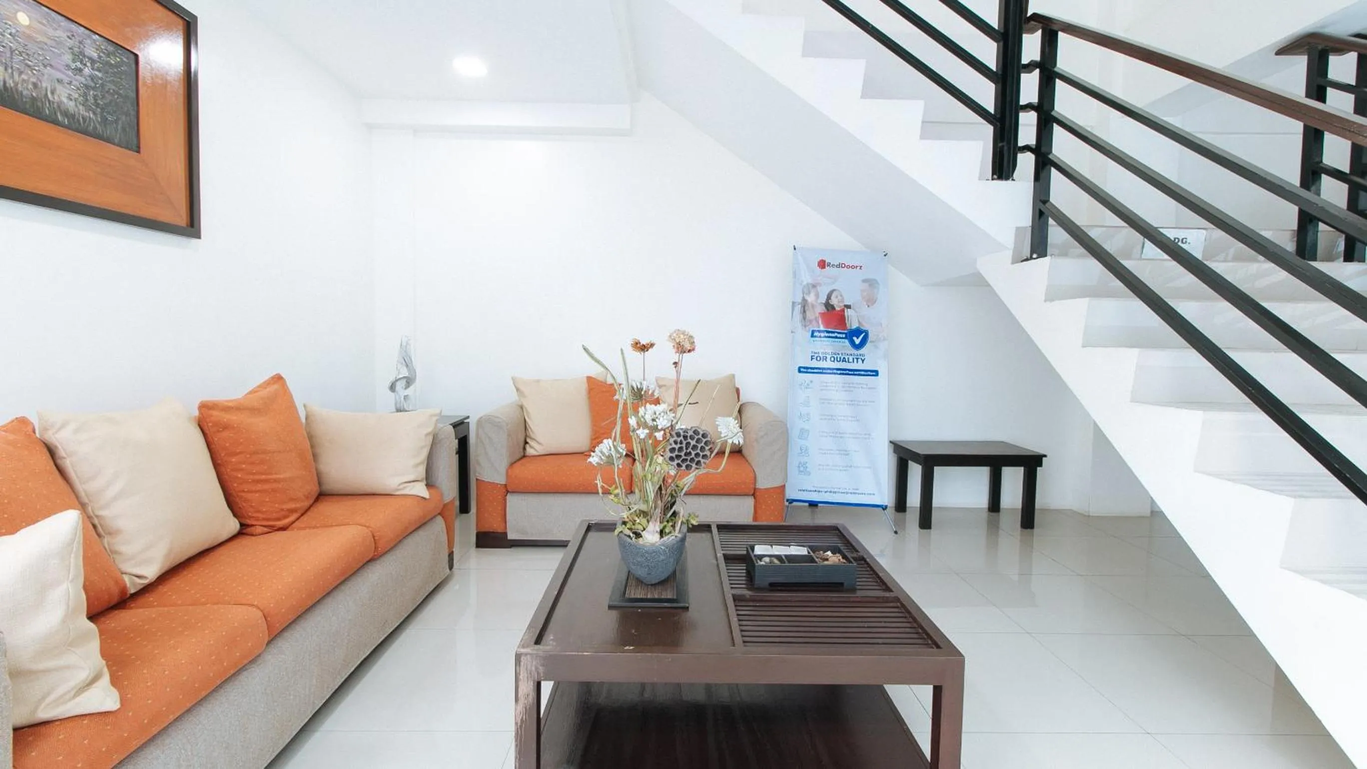 Lobby or reception in RedDoorz Plus at Evangelista Street Makati