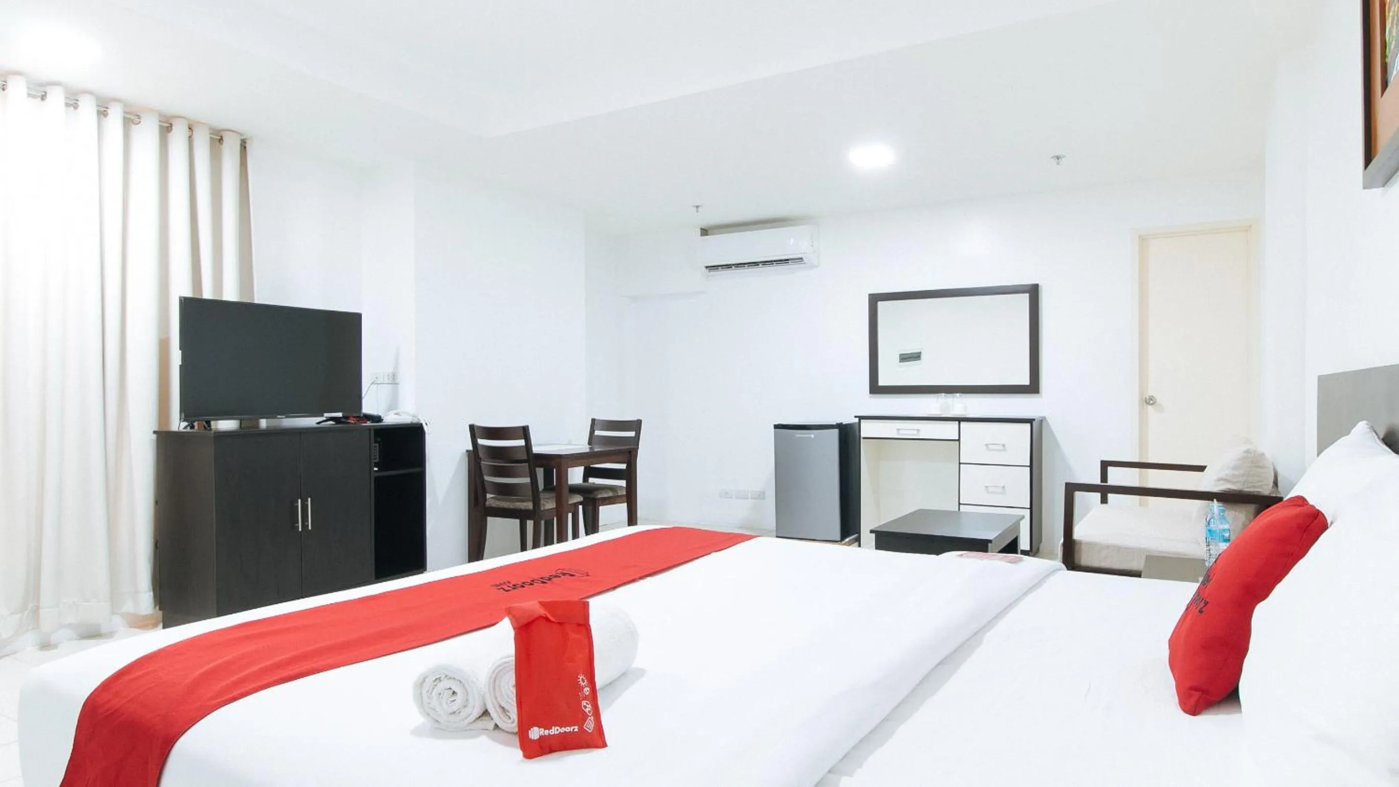 TV and multimedia, Bed in RedDoorz Plus at Evangelista Street Makati