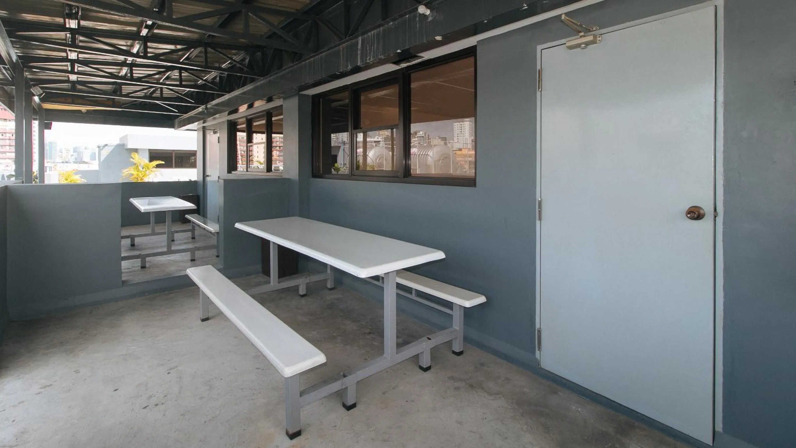 Restaurant/places to eat in RedDoorz Plus at Evangelista Street Makati