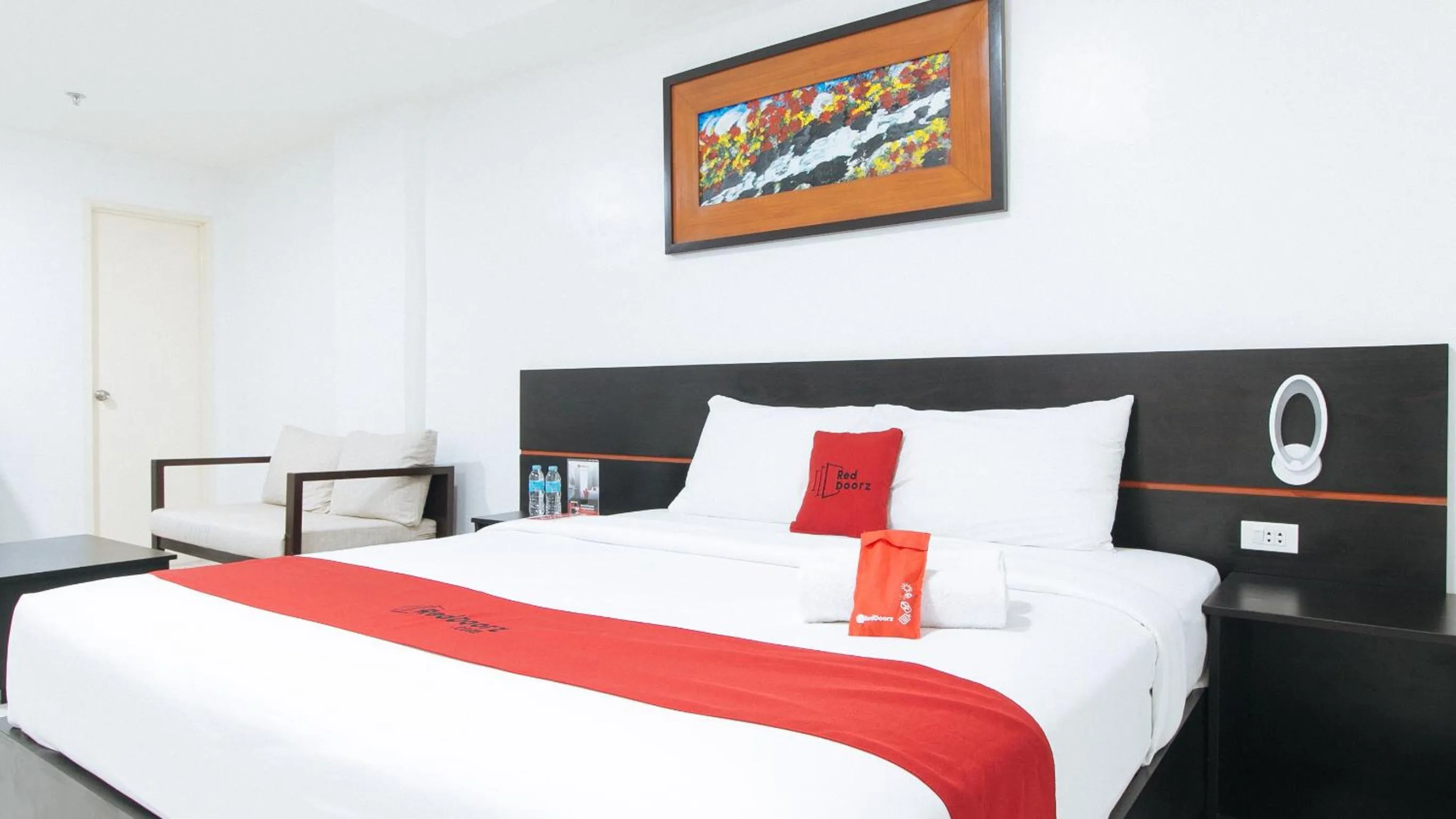 Photo of the whole room, Bed in RedDoorz Plus at Evangelista Street Makati