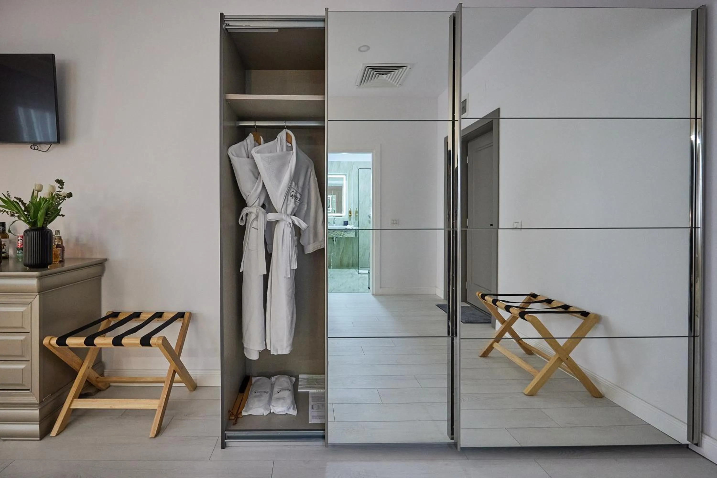 wardrobe in Lebada Luxury Resort & Spa