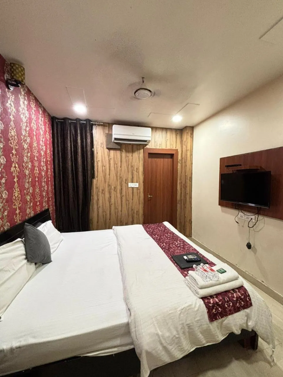 Bed in Hotel Ashoka Ganages